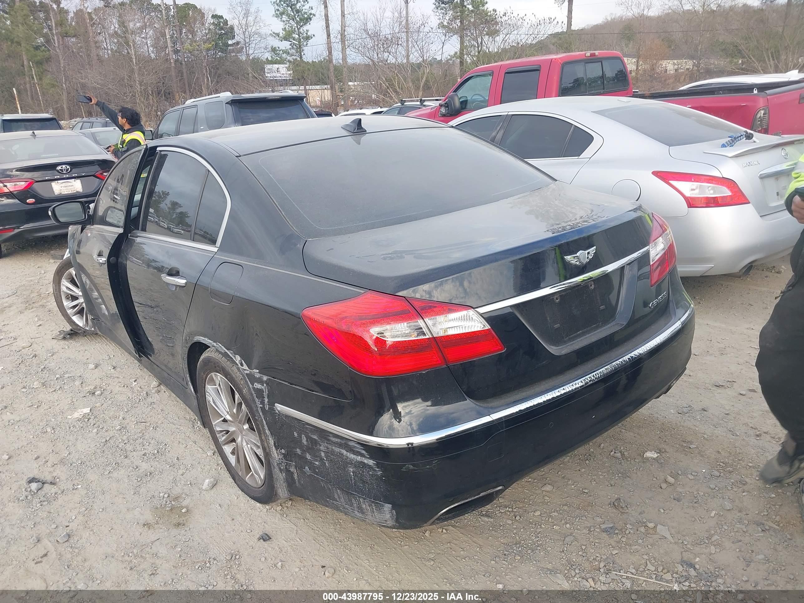 HYUNDAI GENESIS image 3