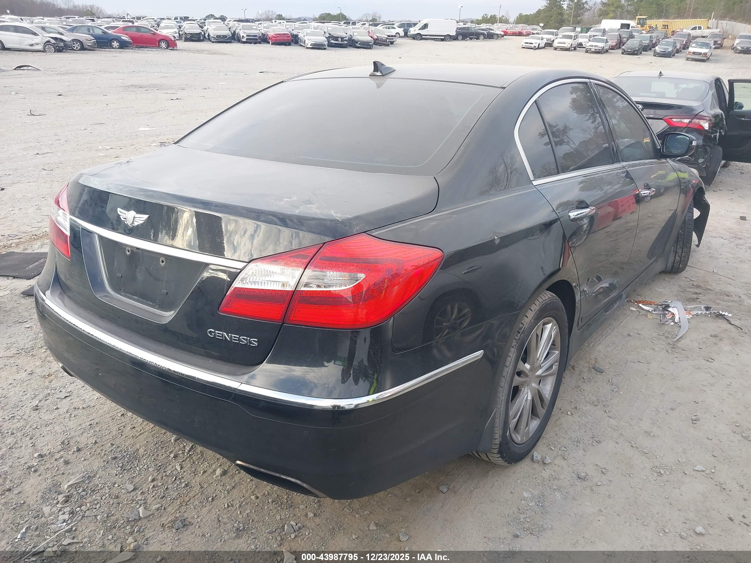 HYUNDAI GENESIS image 4
