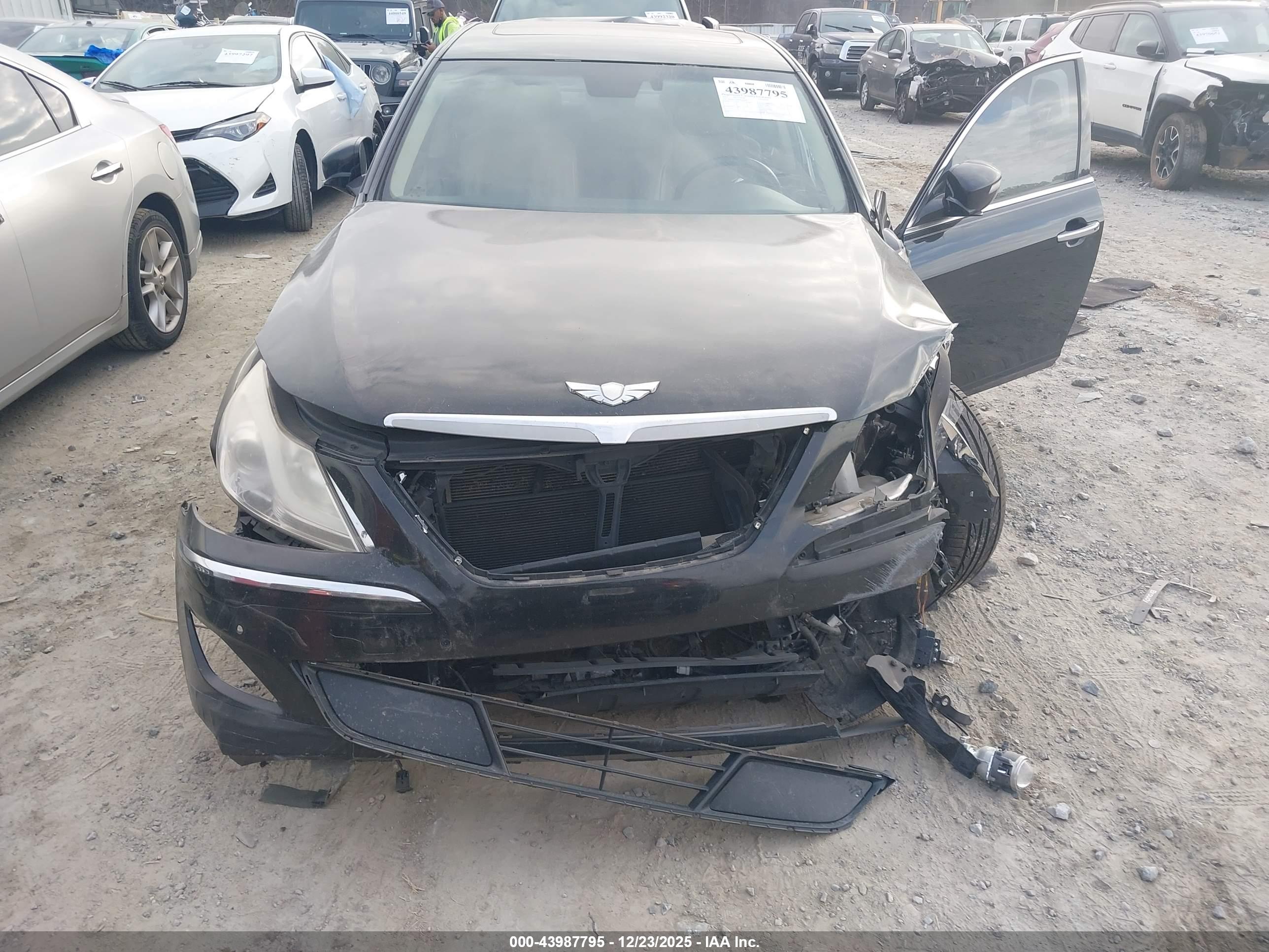 HYUNDAI GENESIS image 6