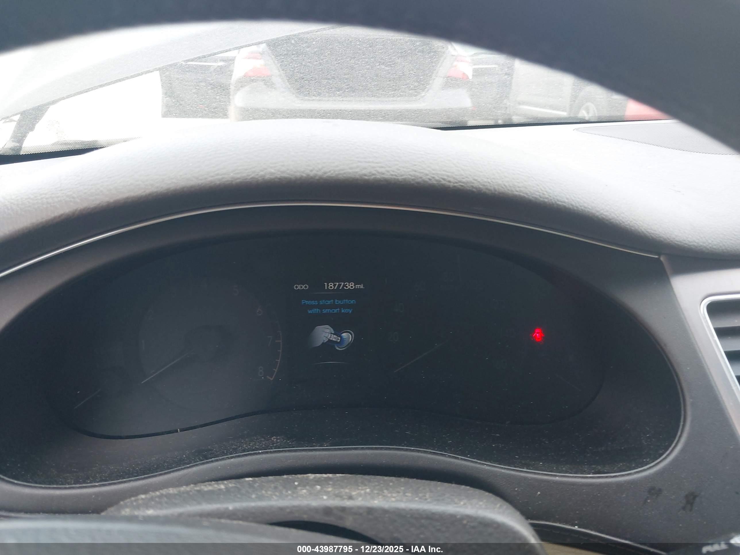 HYUNDAI GENESIS image 7