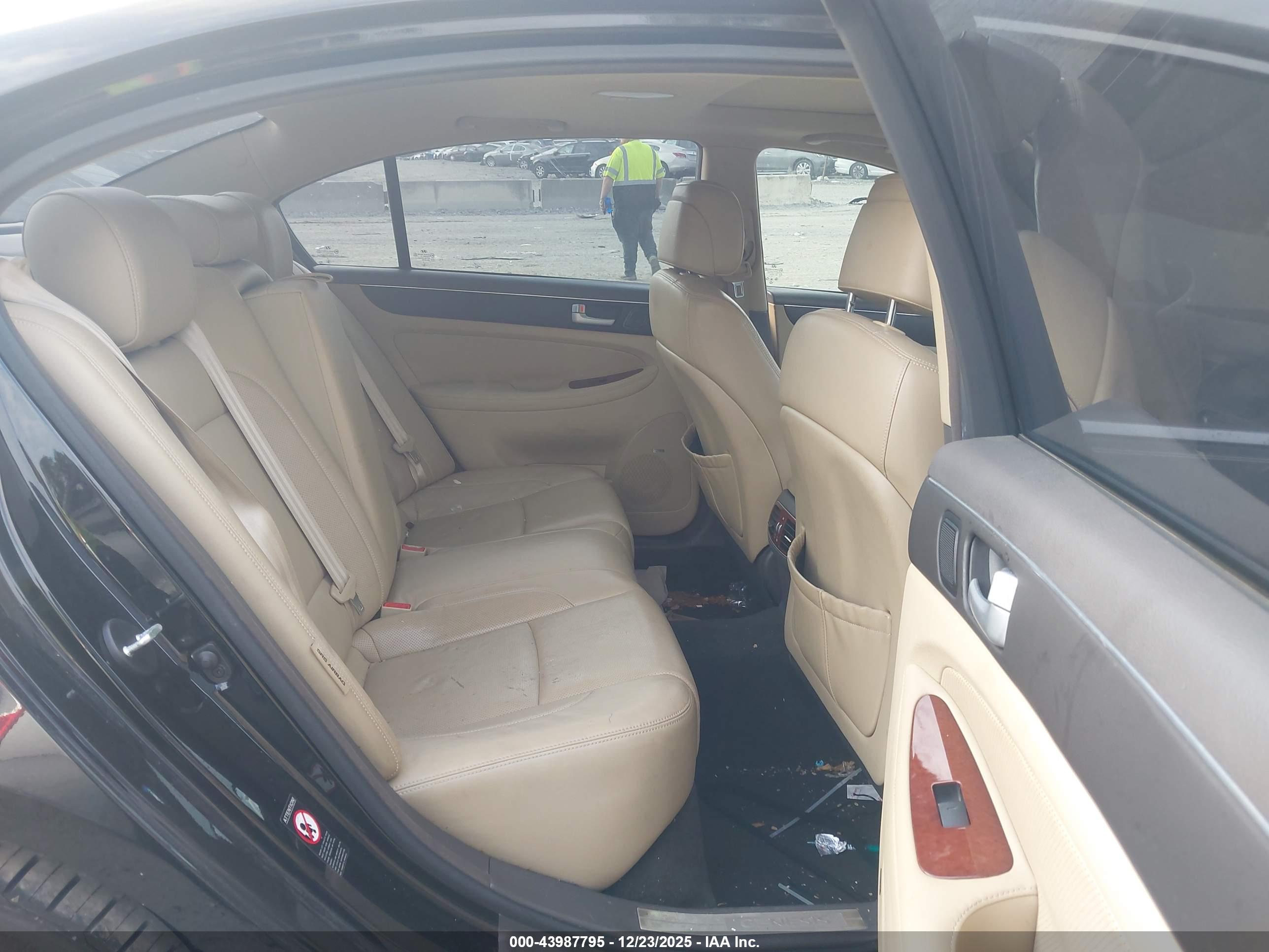 HYUNDAI GENESIS image 8