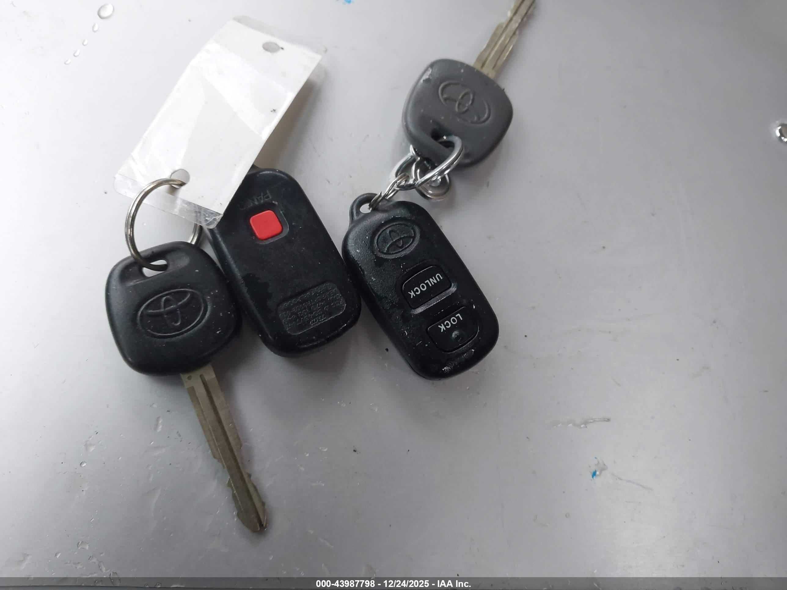 TOYOTA COROLLA image 11