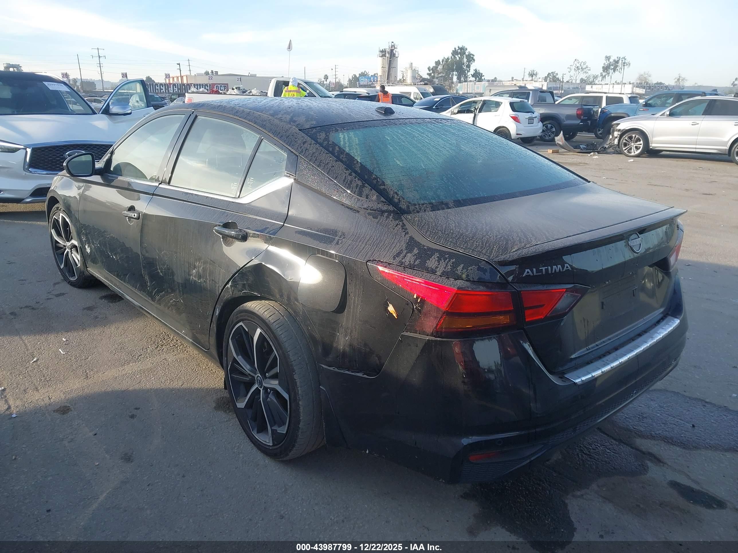 NISSAN ALTIMA image 3