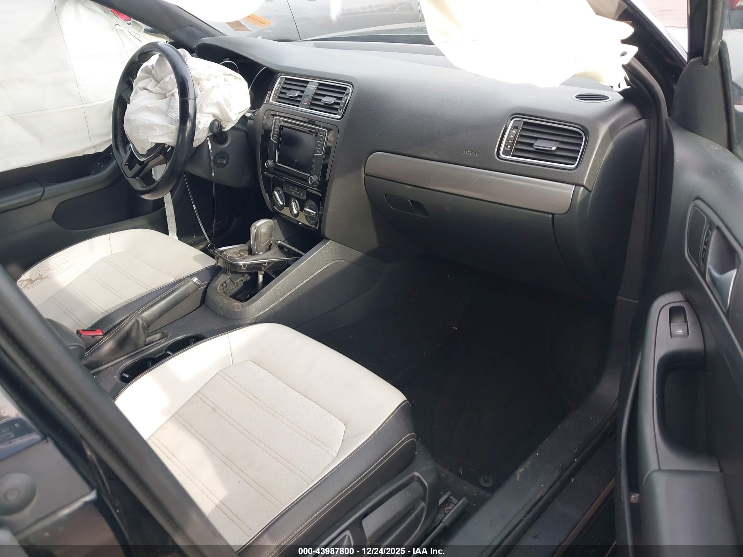 VOLKSWAGEN JETTA image 5