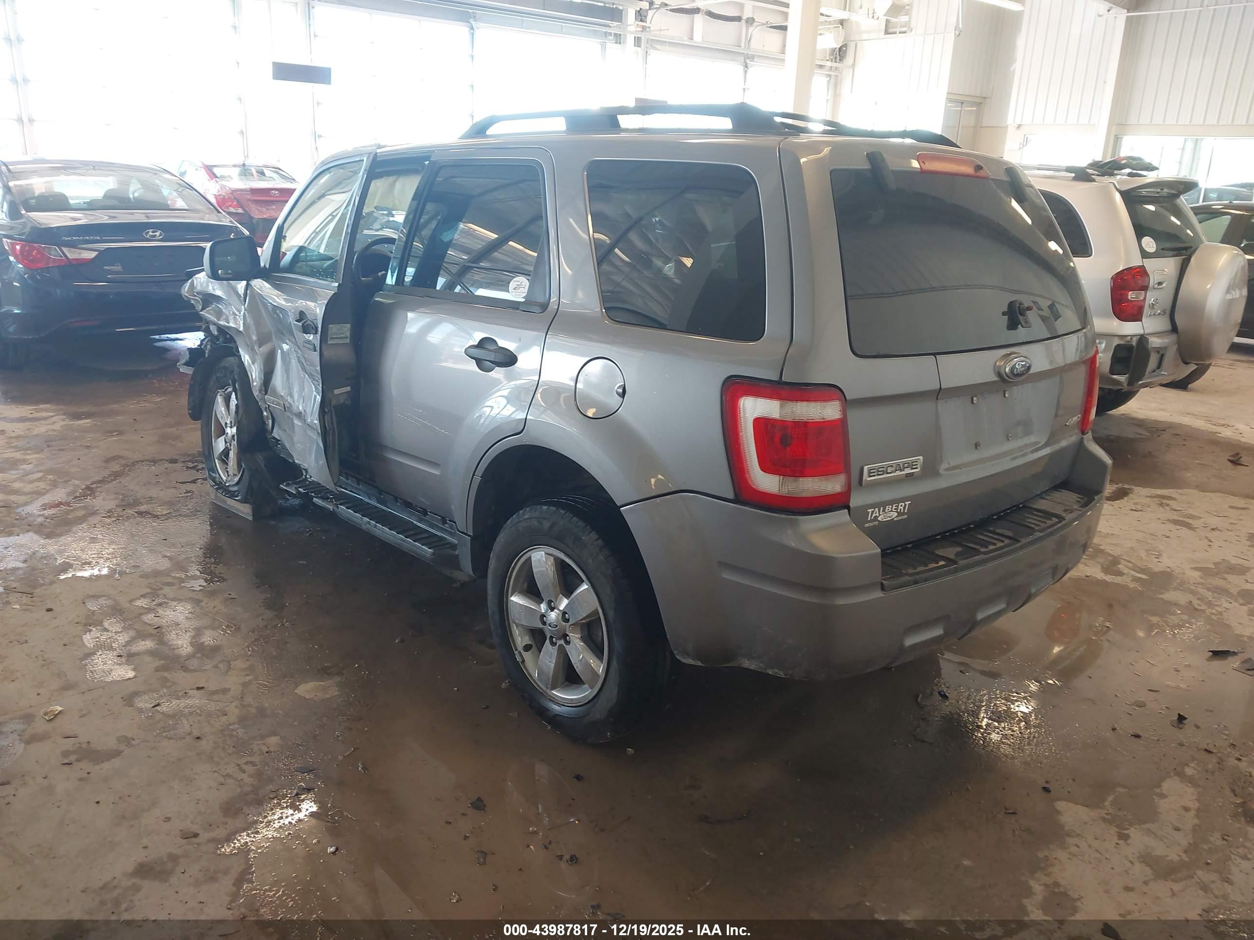 FORD ESCAPE image 3