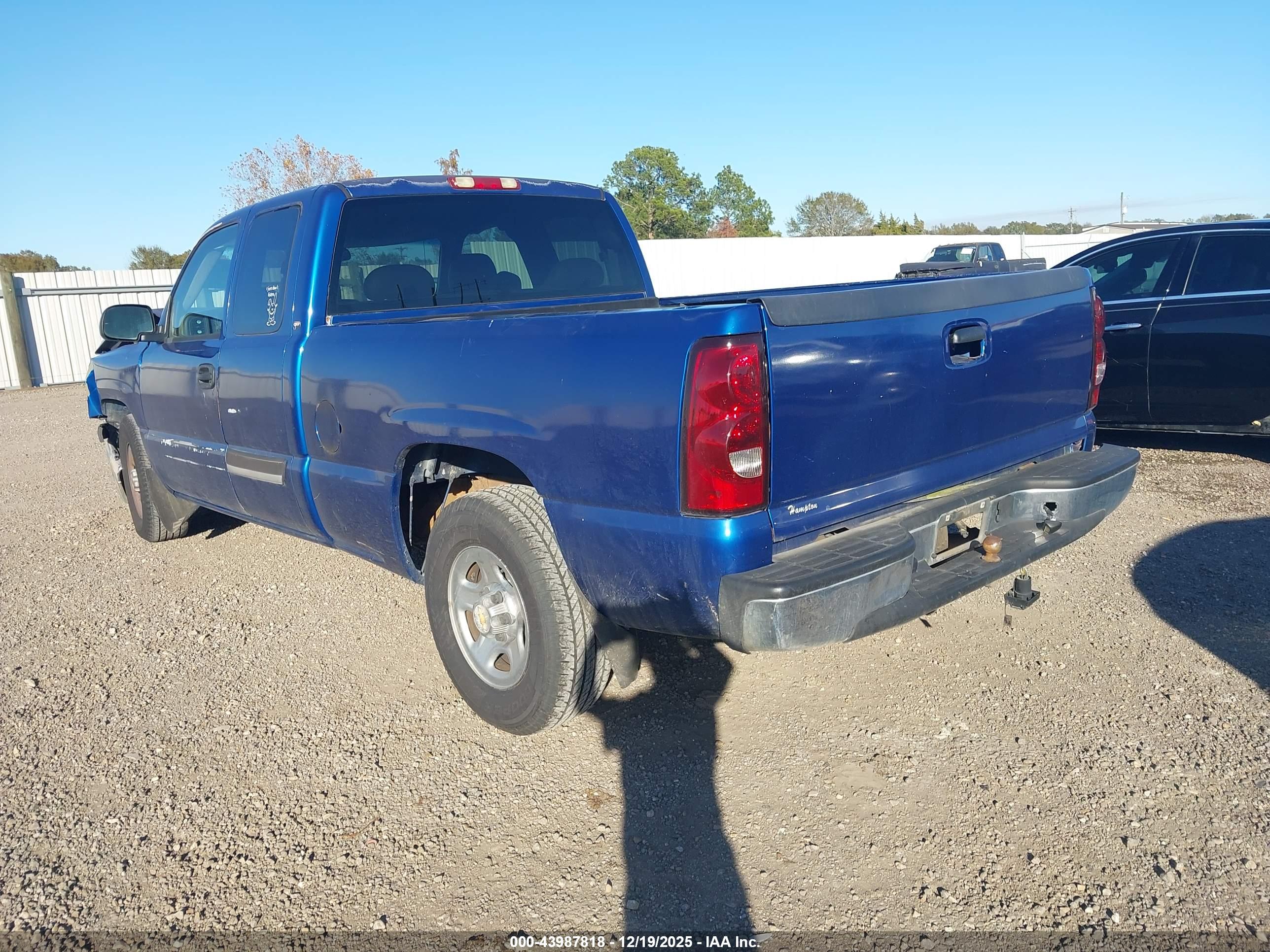 CHEVROLET SILVERADO image 3