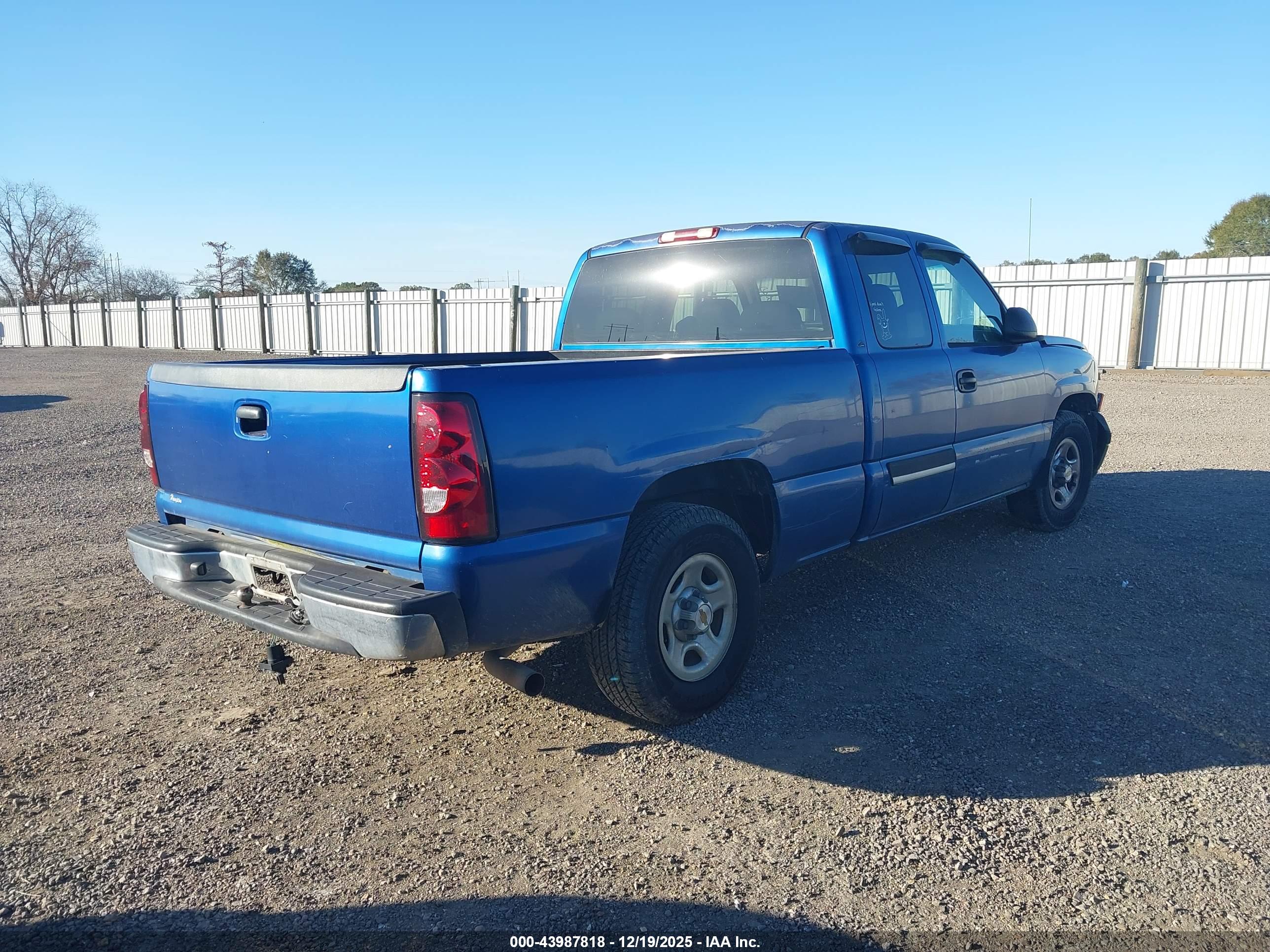 CHEVROLET SILVERADO image 4