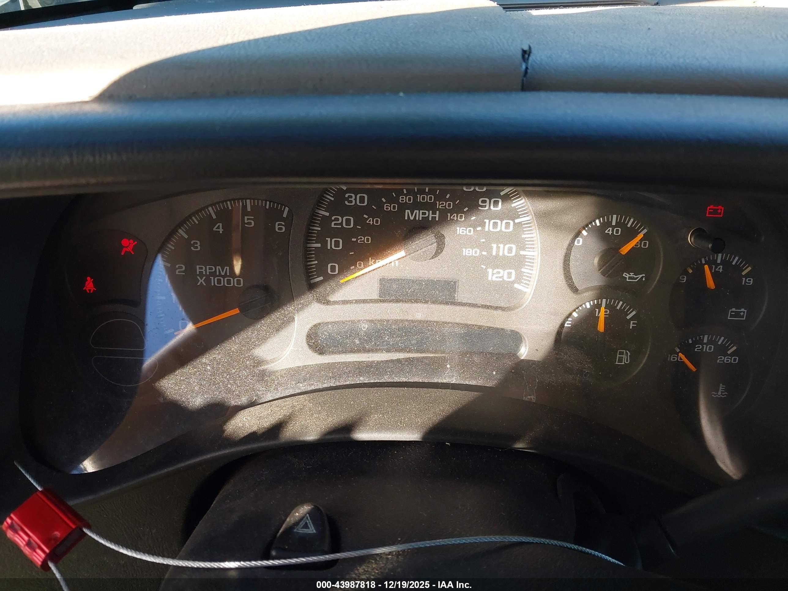 CHEVROLET SILVERADO image 7