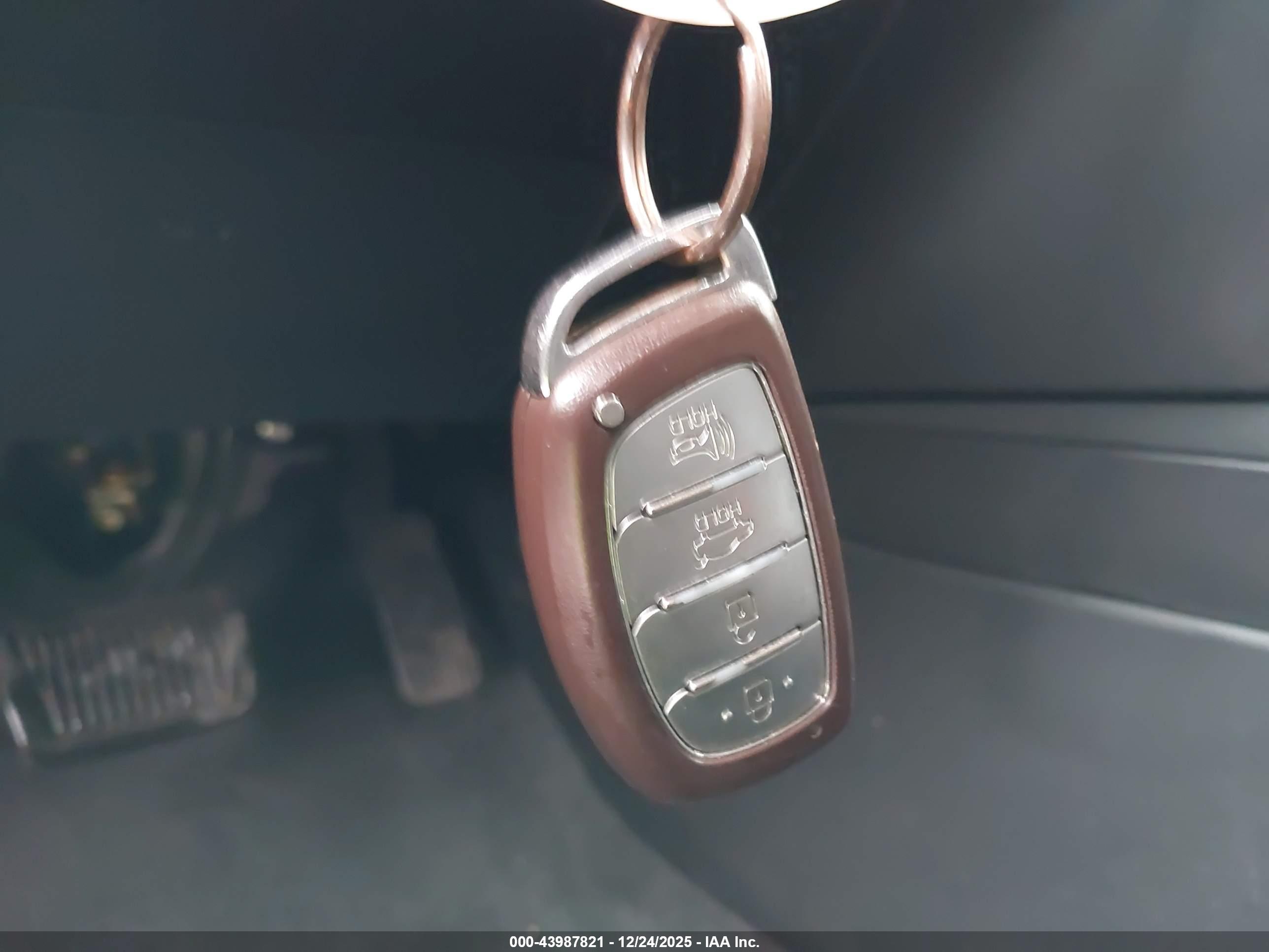 HYUNDAI ELANTRA image 11