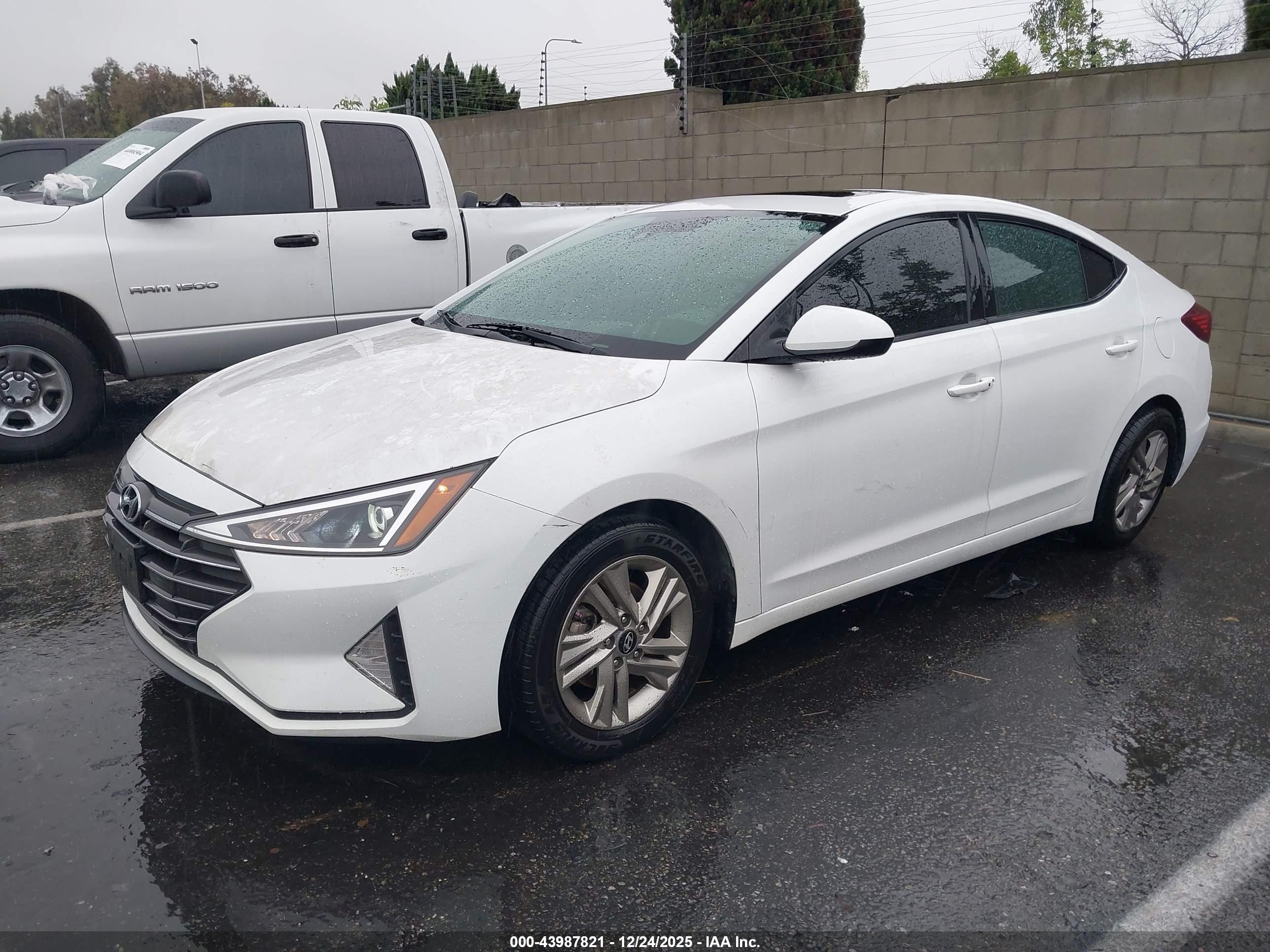 HYUNDAI ELANTRA image 2