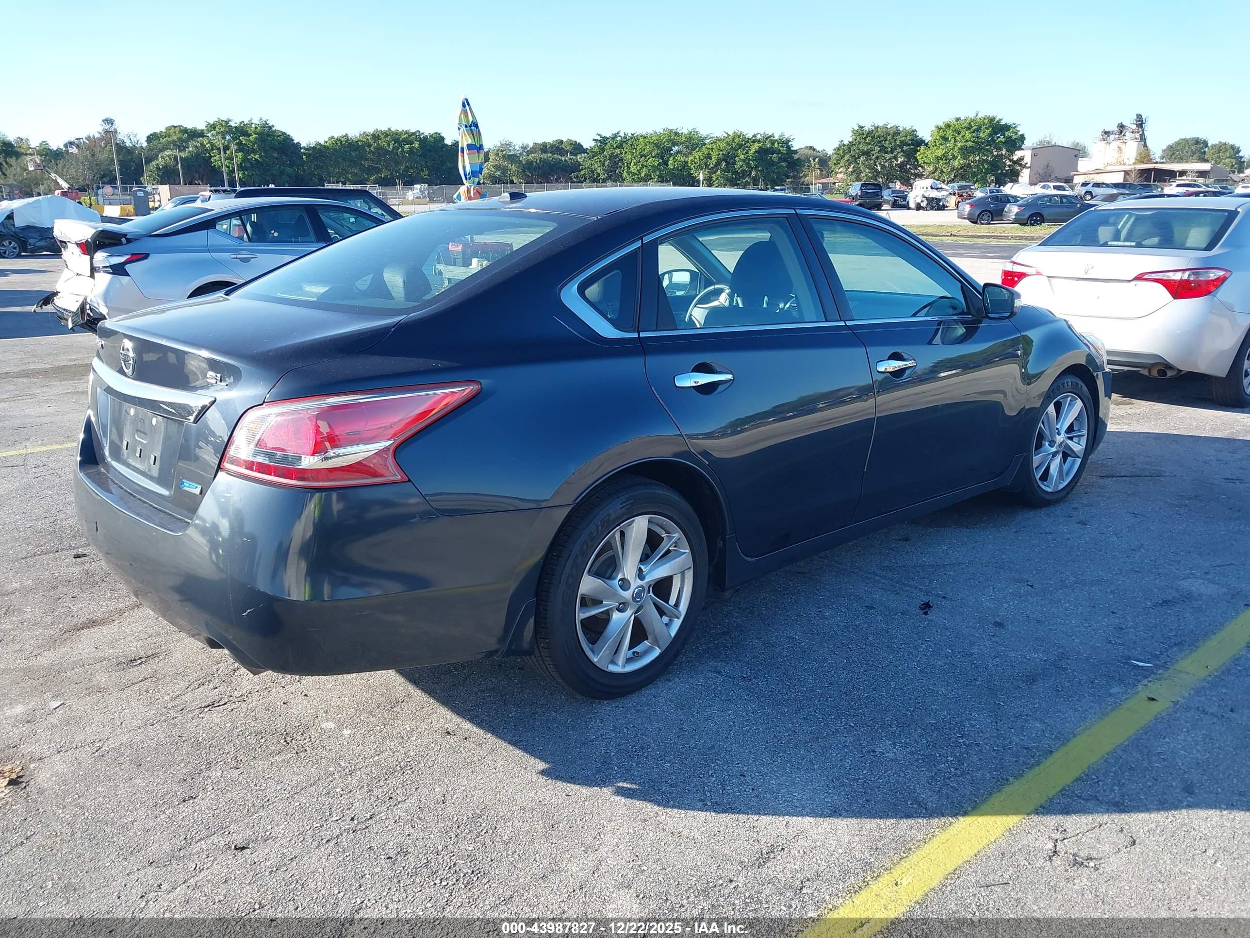 NISSAN ALTIMA image 4