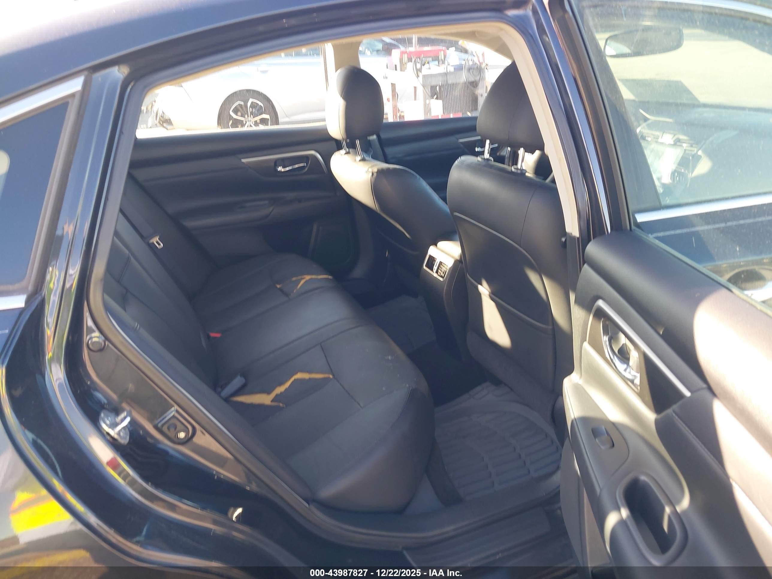 NISSAN ALTIMA image 8