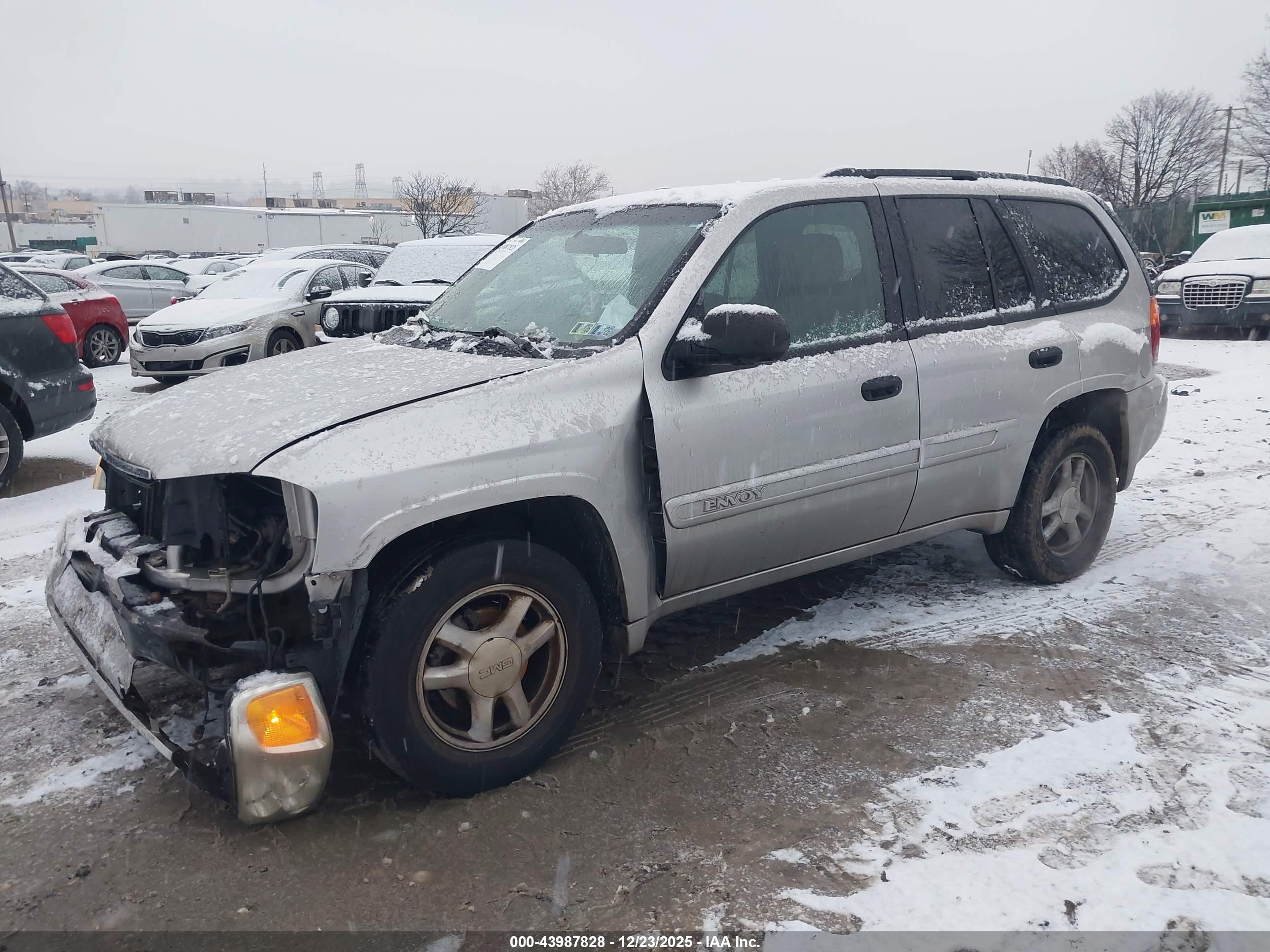 GMC ENVOY image 2