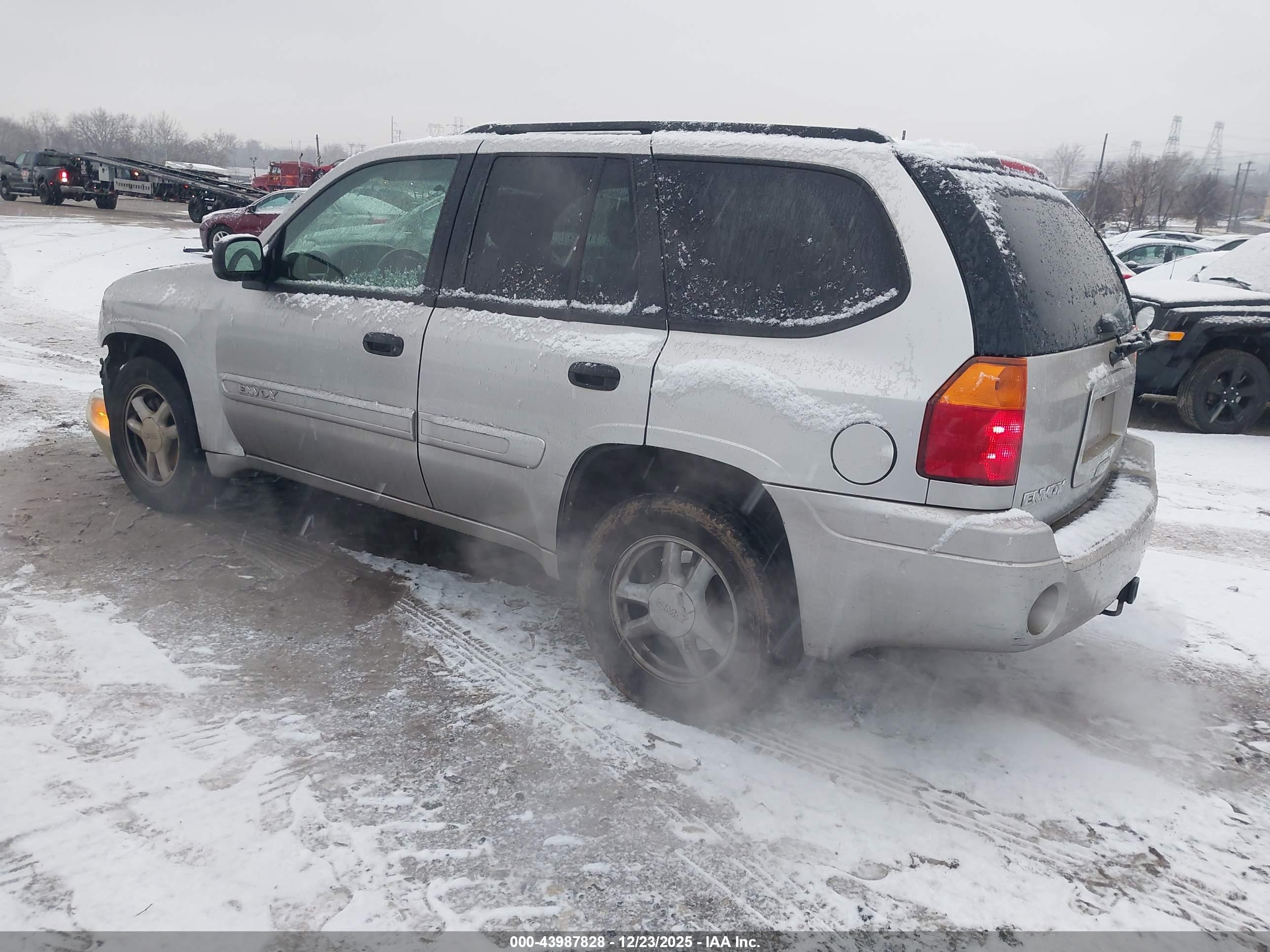 GMC ENVOY image 3