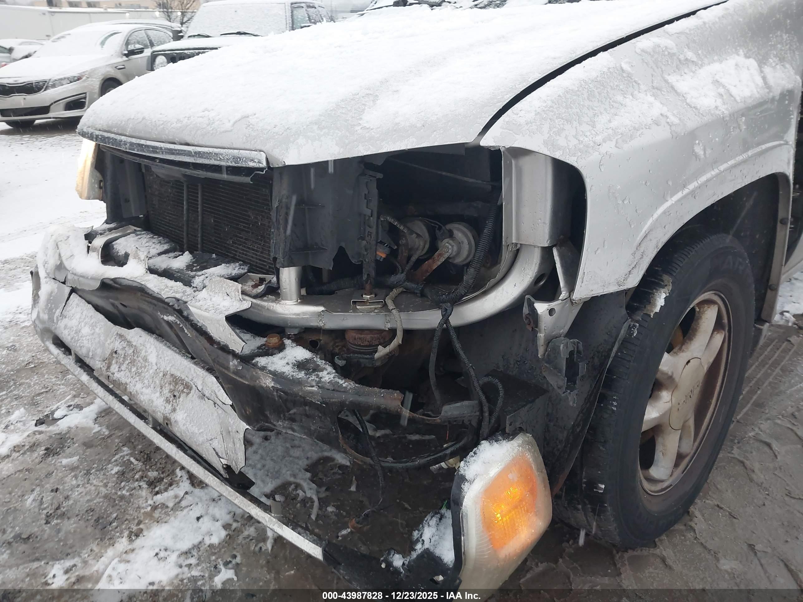 GMC ENVOY image 6