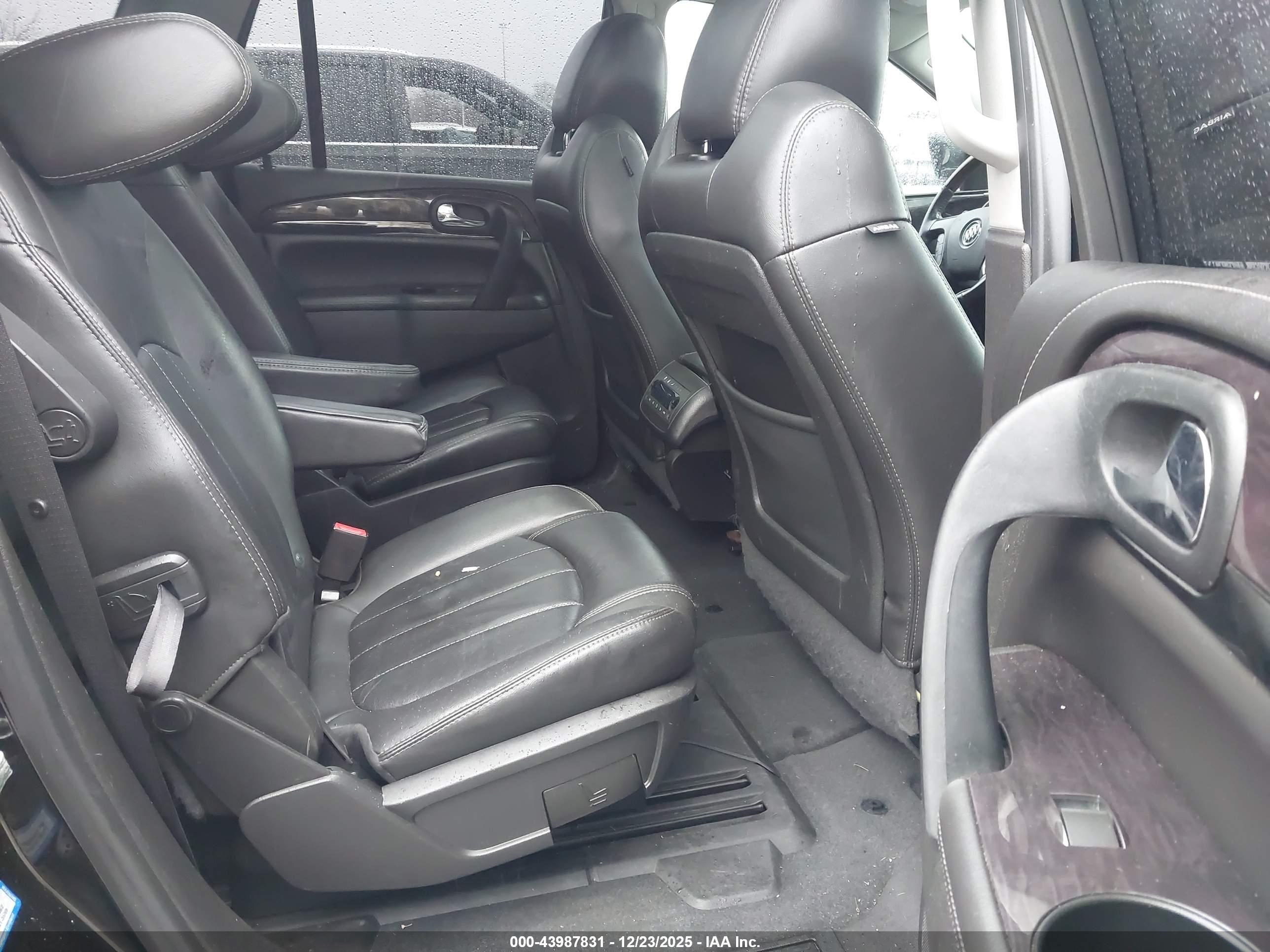 BUICK ENCLAVE image 8
