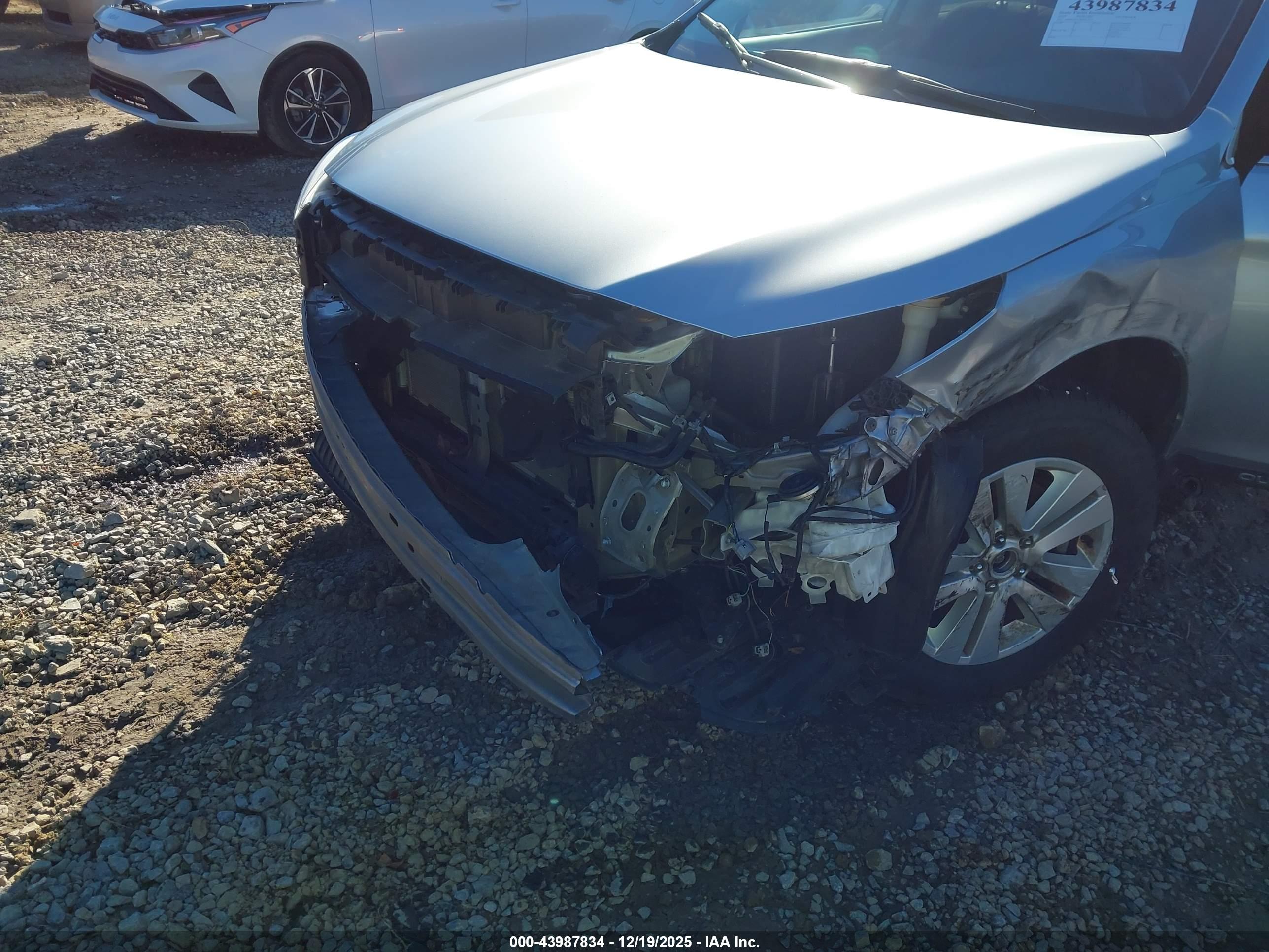 SUBARU OUTBACK image 6