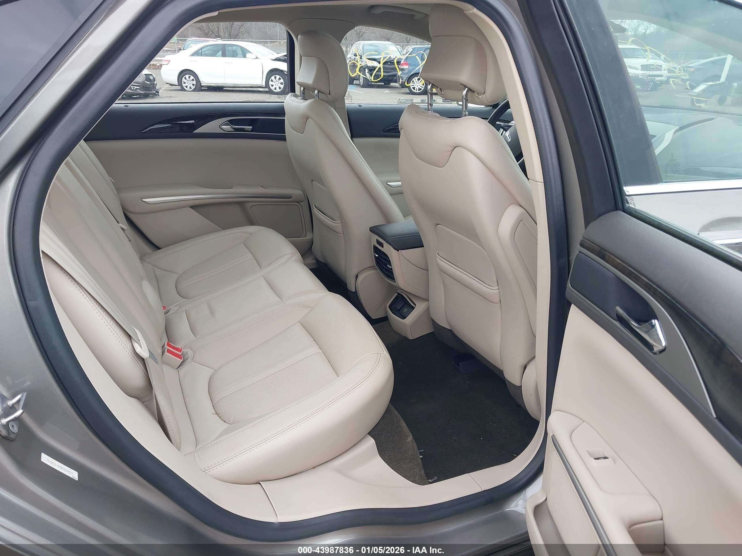 LINCOLN MKZ image 8