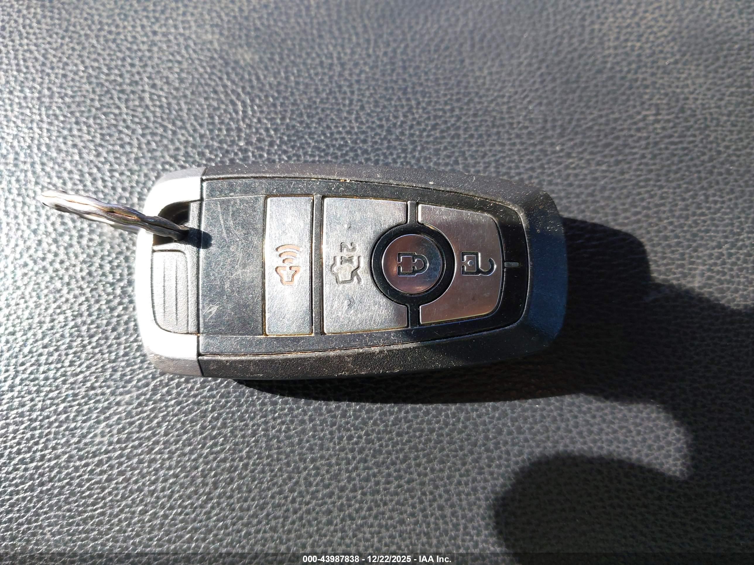 FORD FUSION image 11