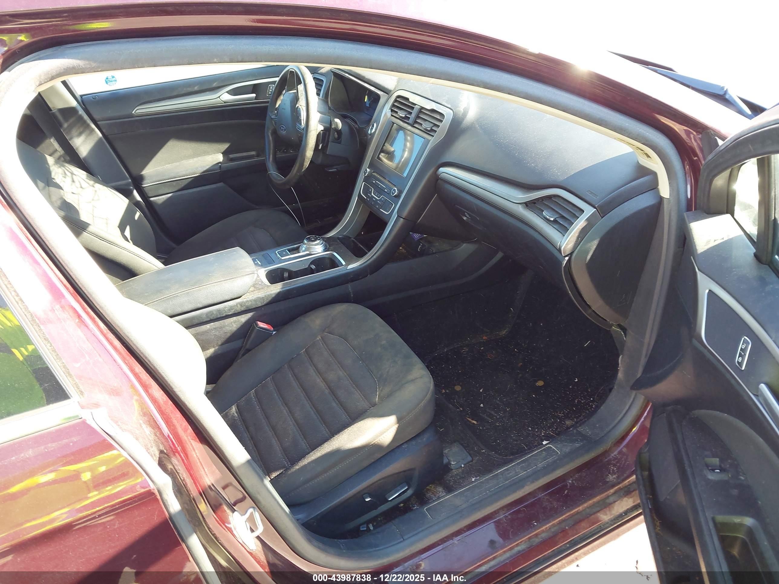 FORD FUSION image 5