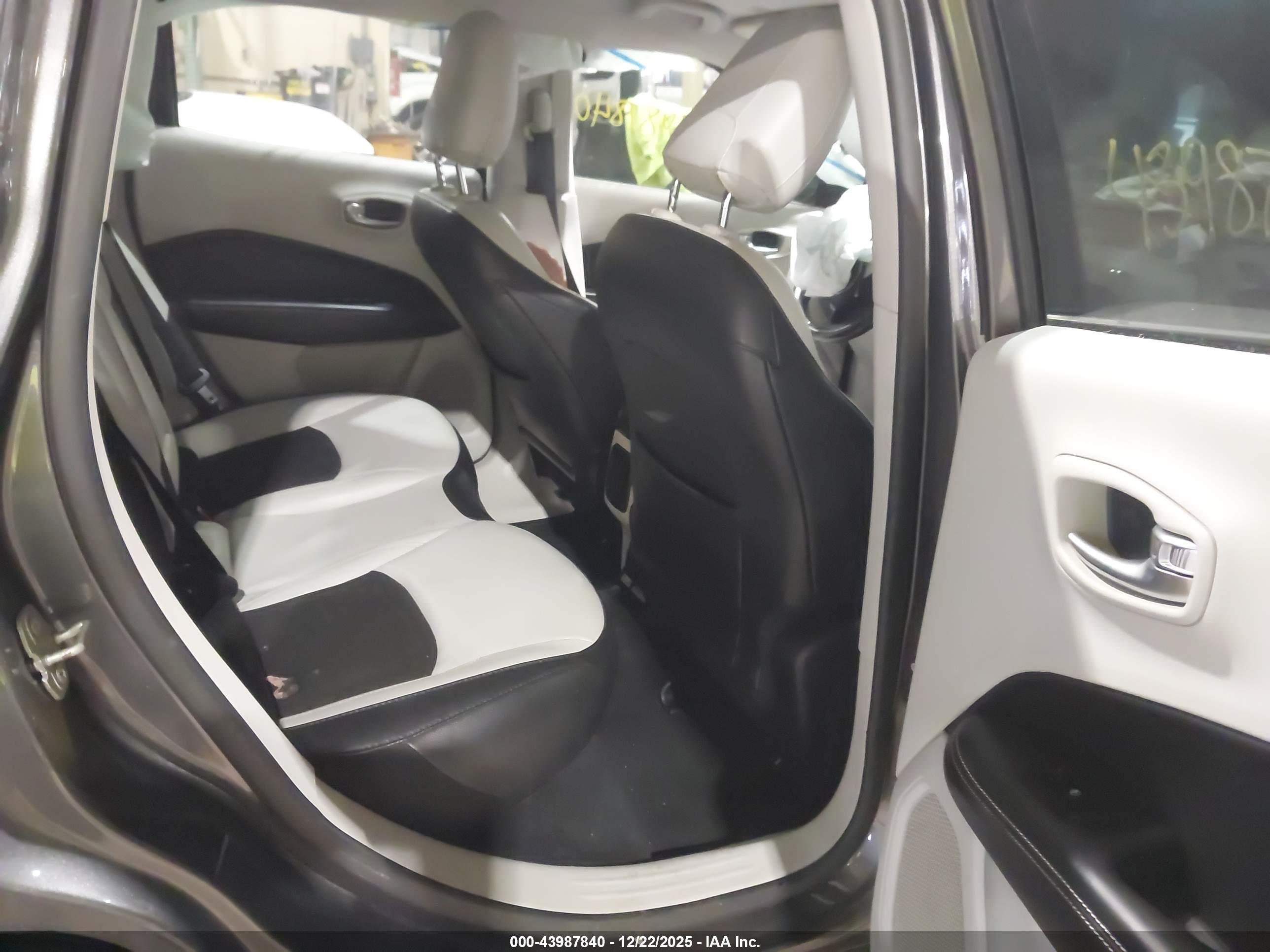 JEEP COMPASS image 8