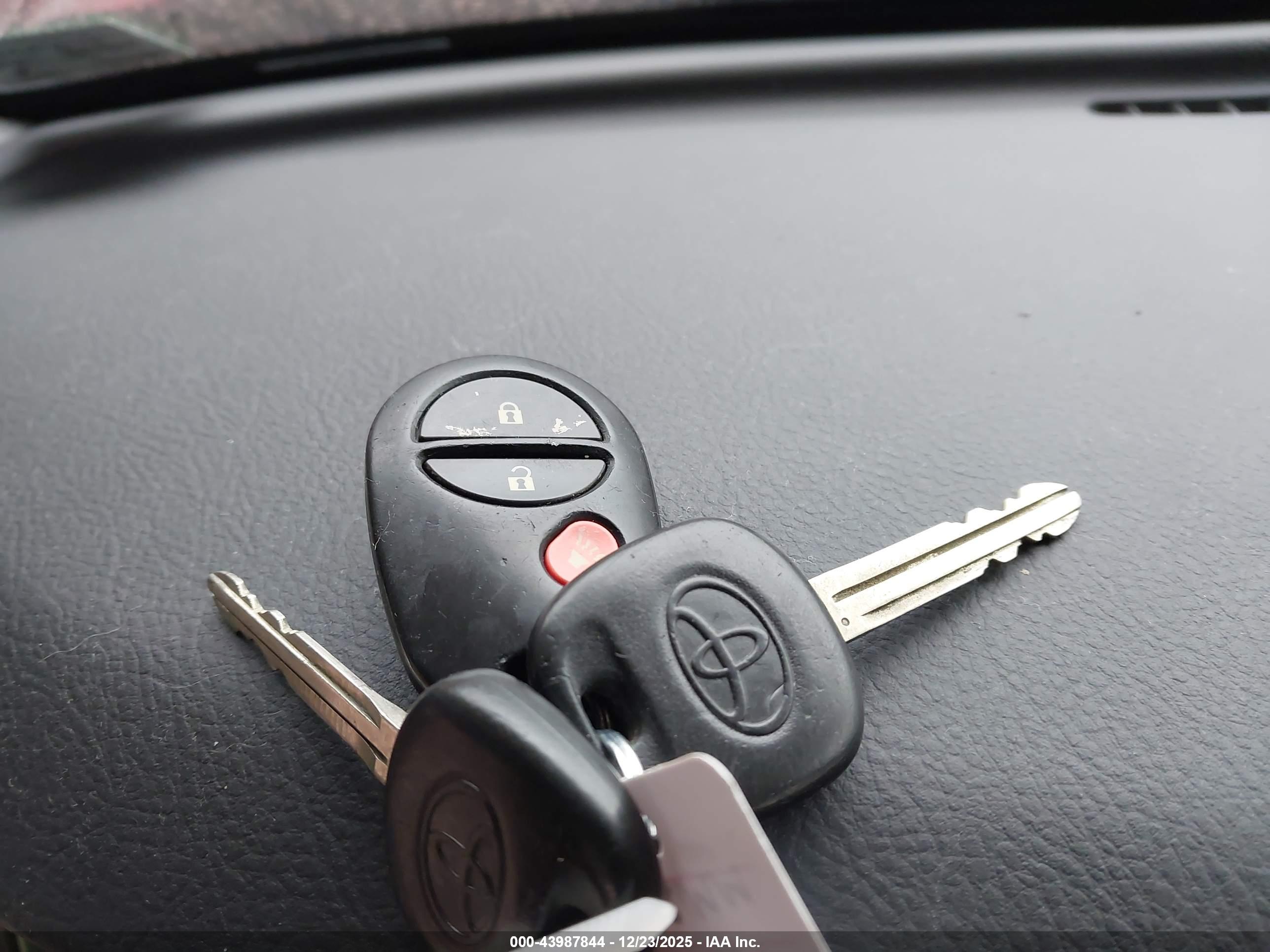 TOYOTA TACOMA image 11