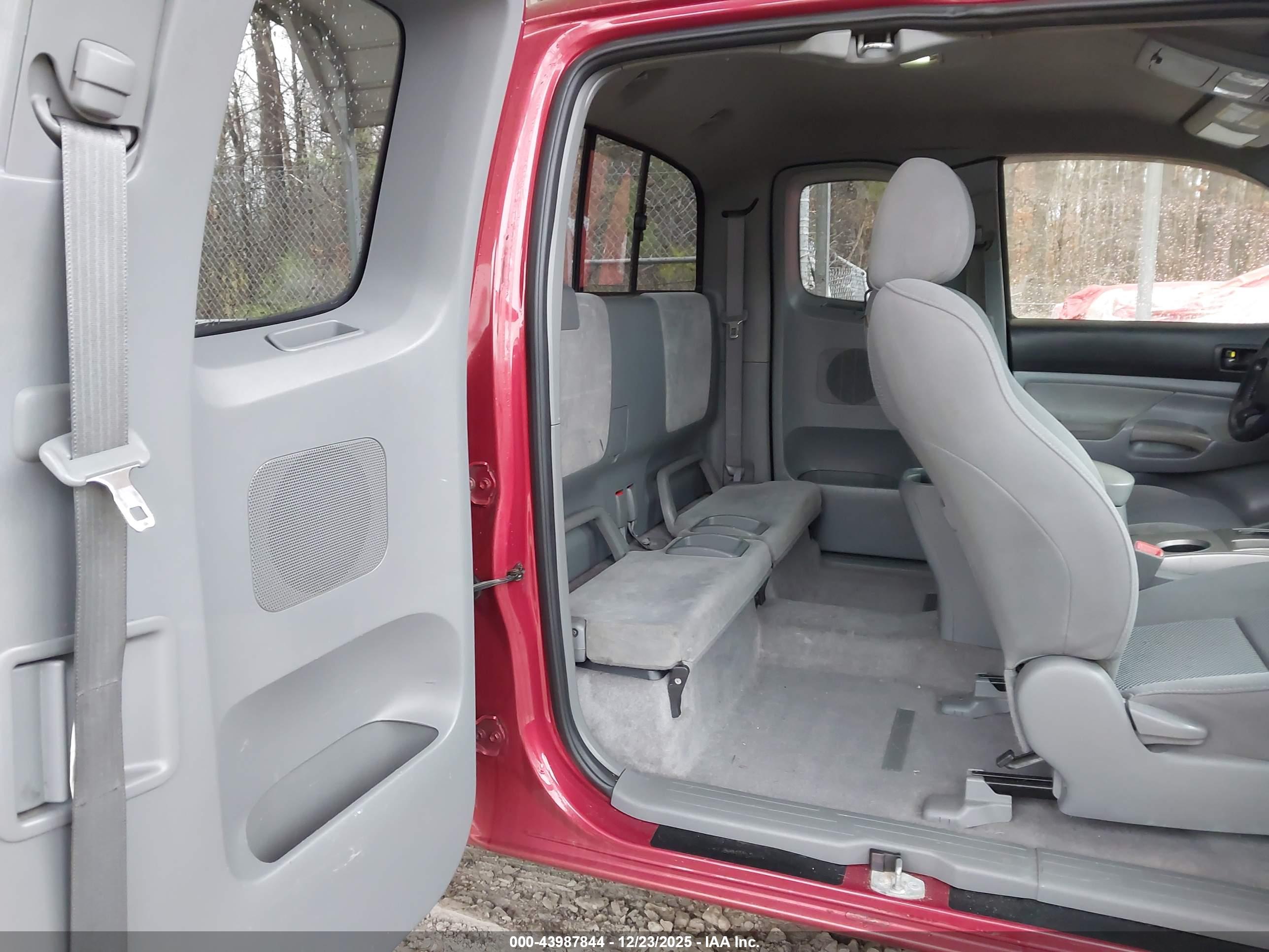 TOYOTA TACOMA image 8