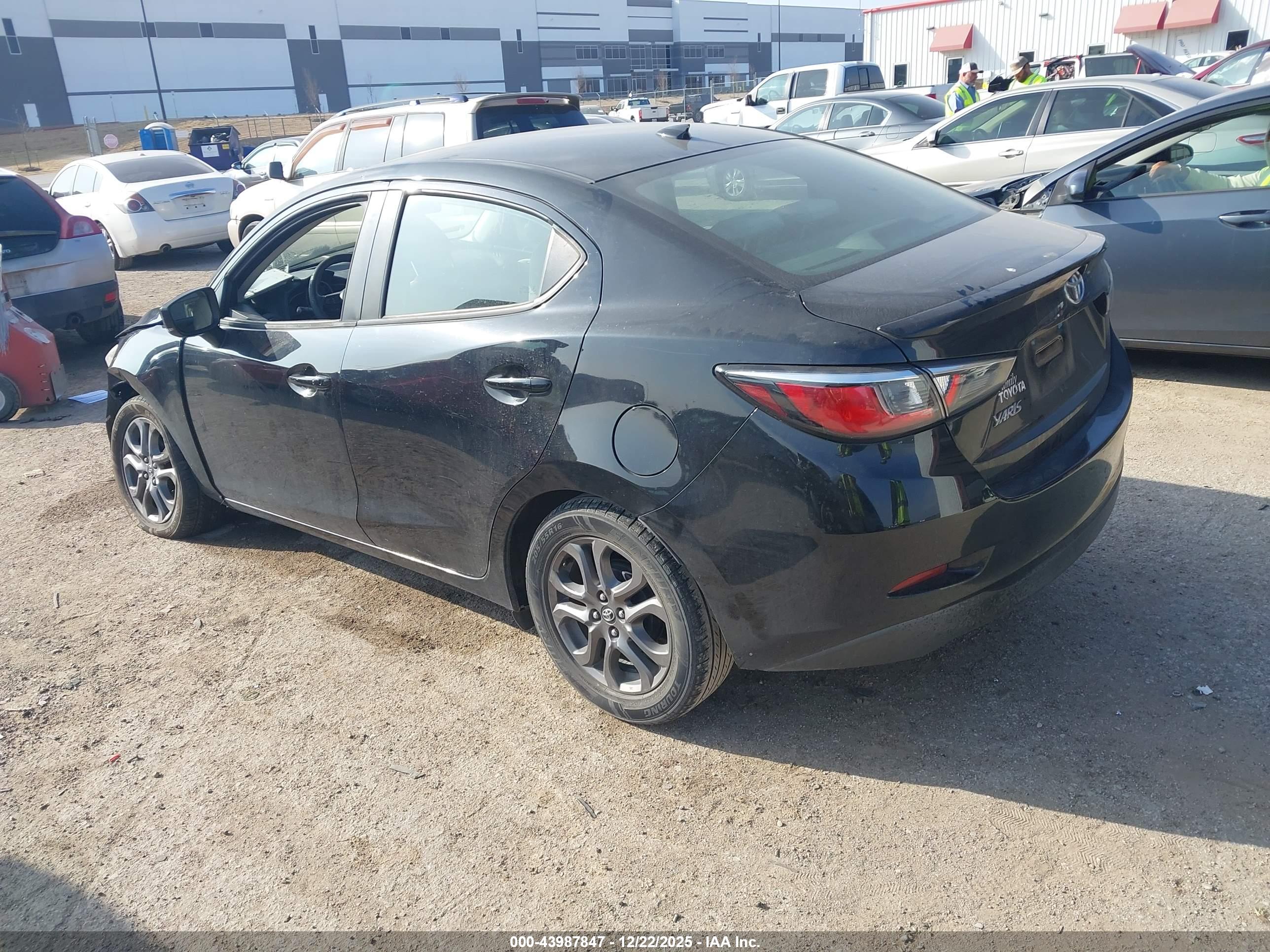 TOYOTA YARIS image 3
