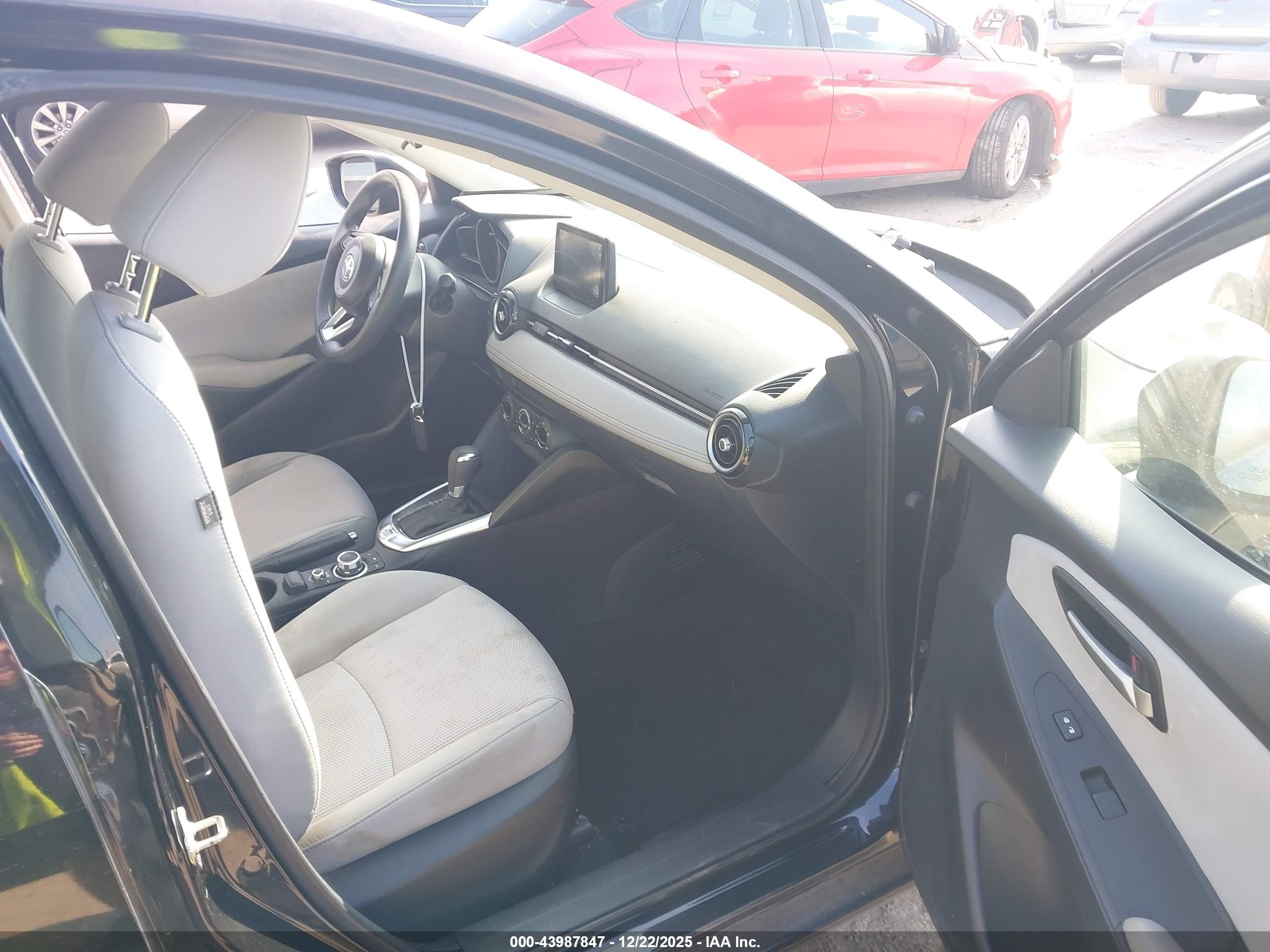 TOYOTA YARIS image 5