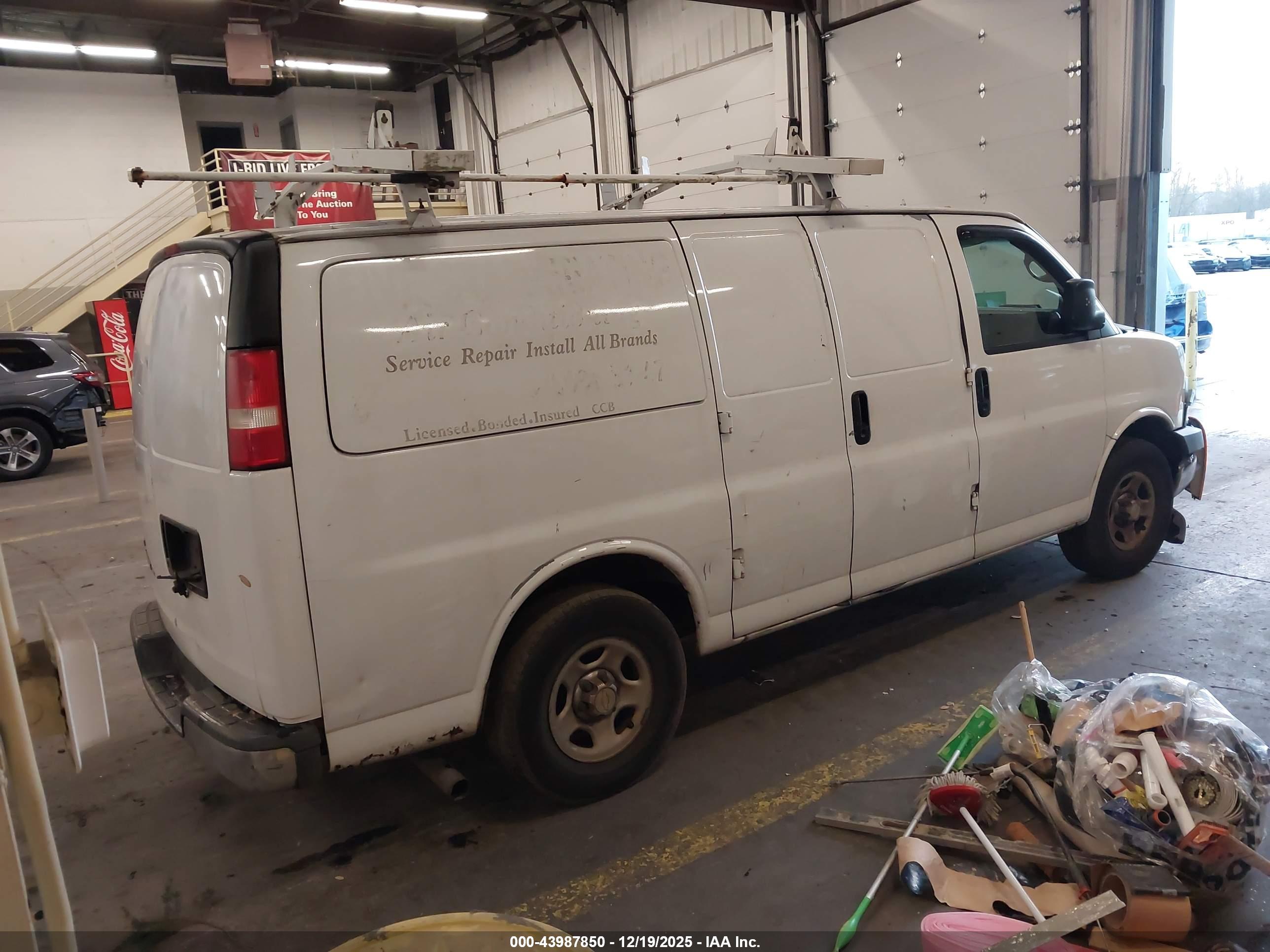 CHEVROLET EXPRESS image 4