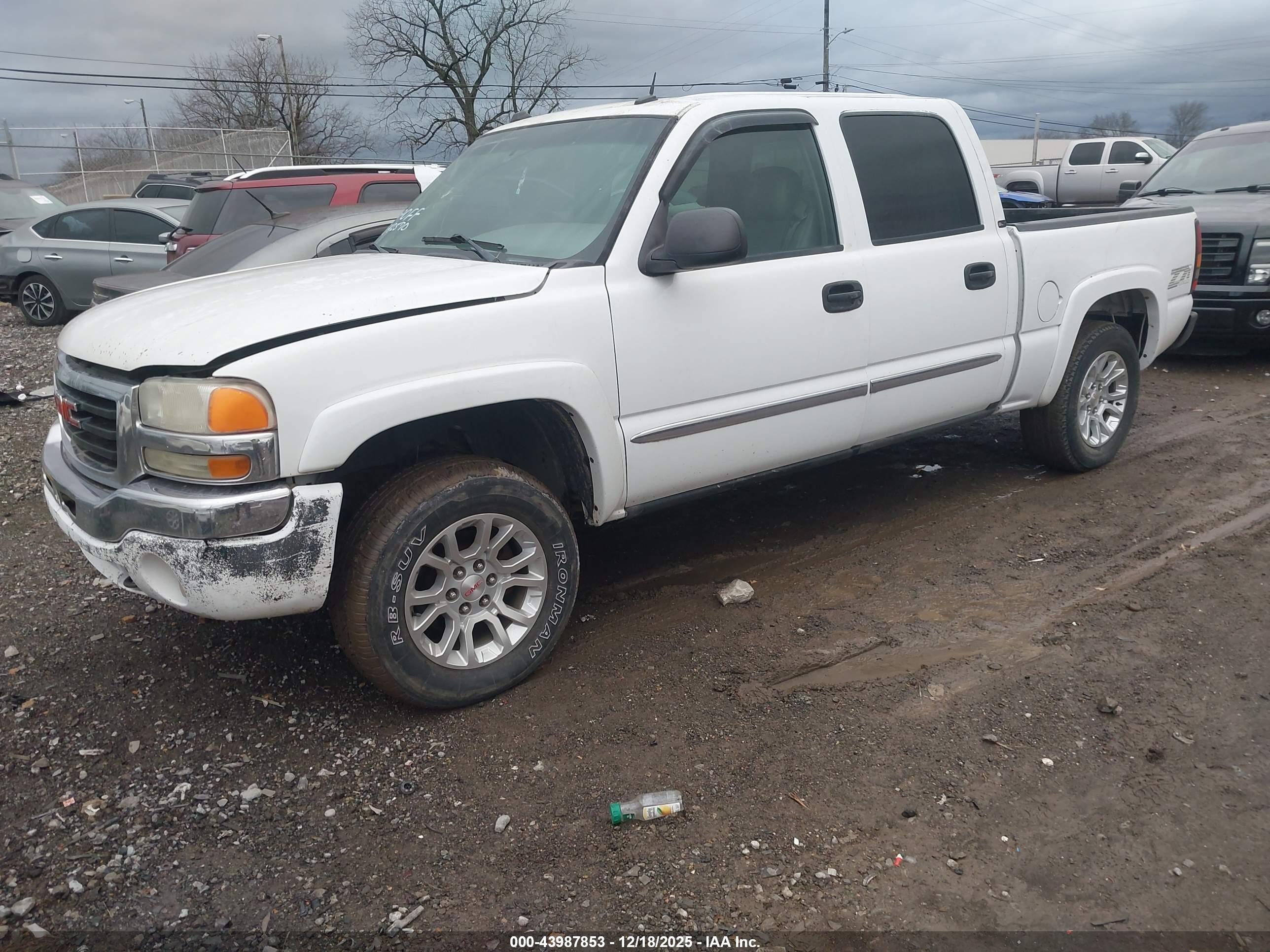 GMC SIERRA image 2