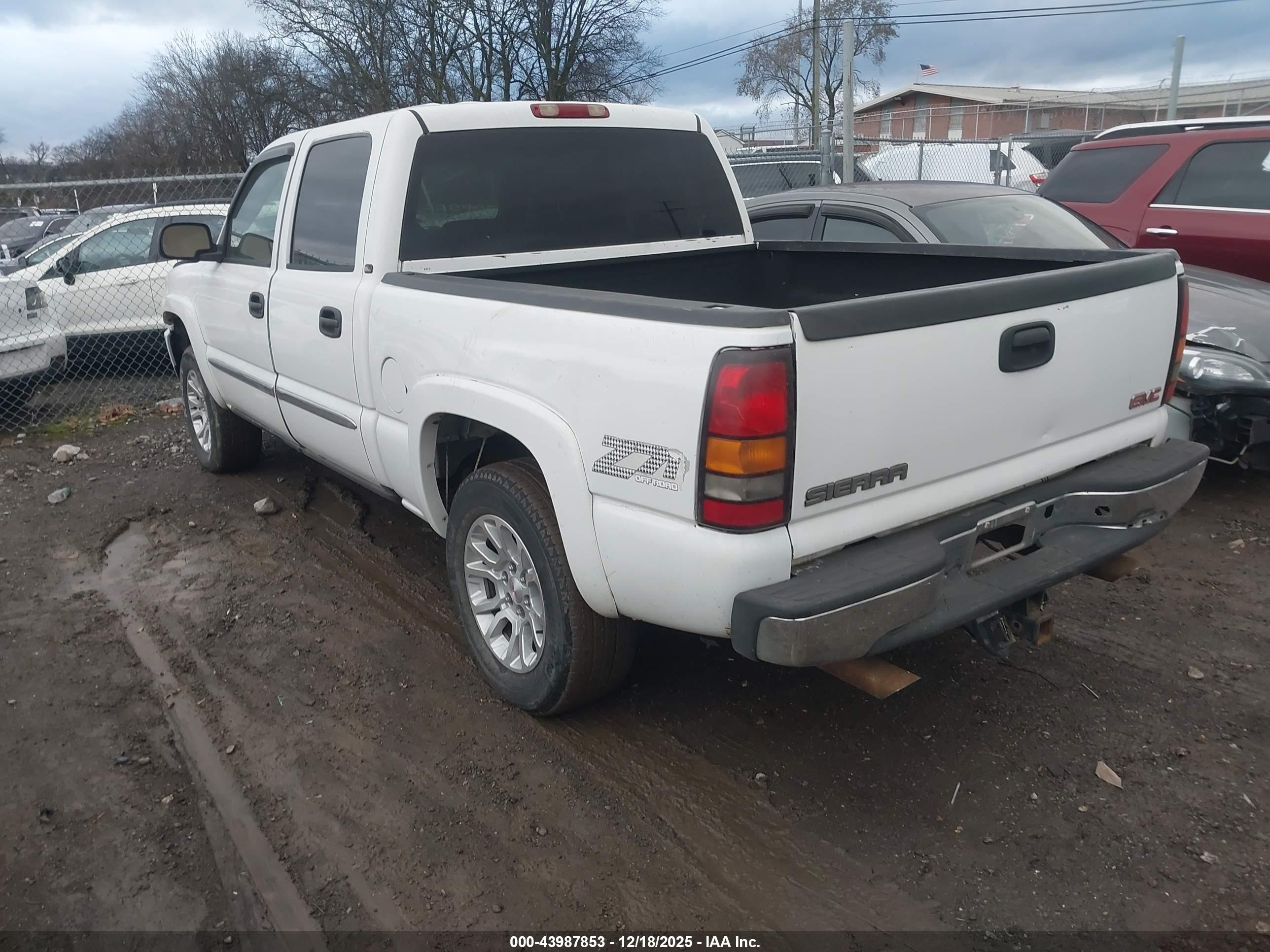 GMC SIERRA image 3