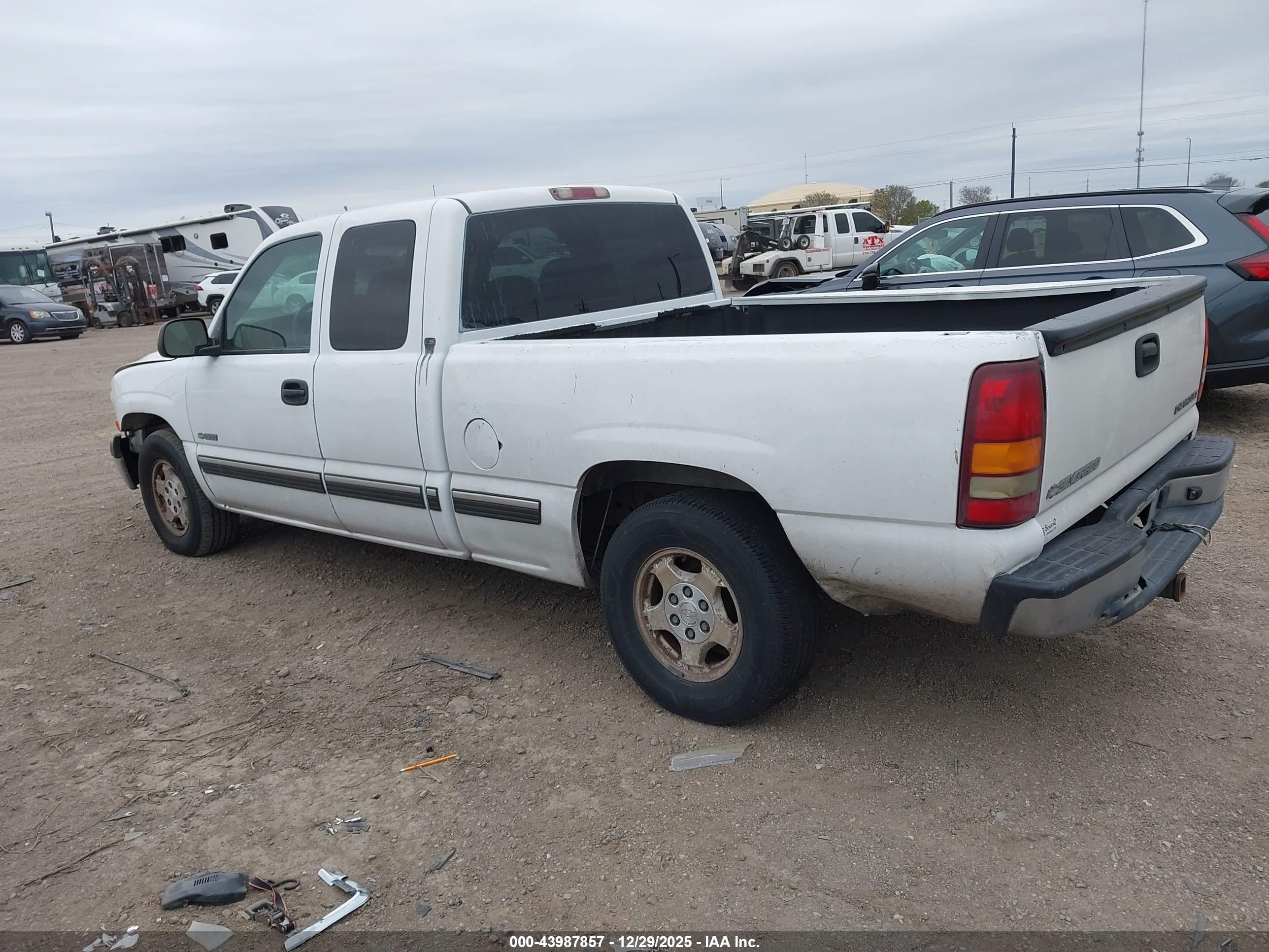 CHEVROLET SILVERADO image 3