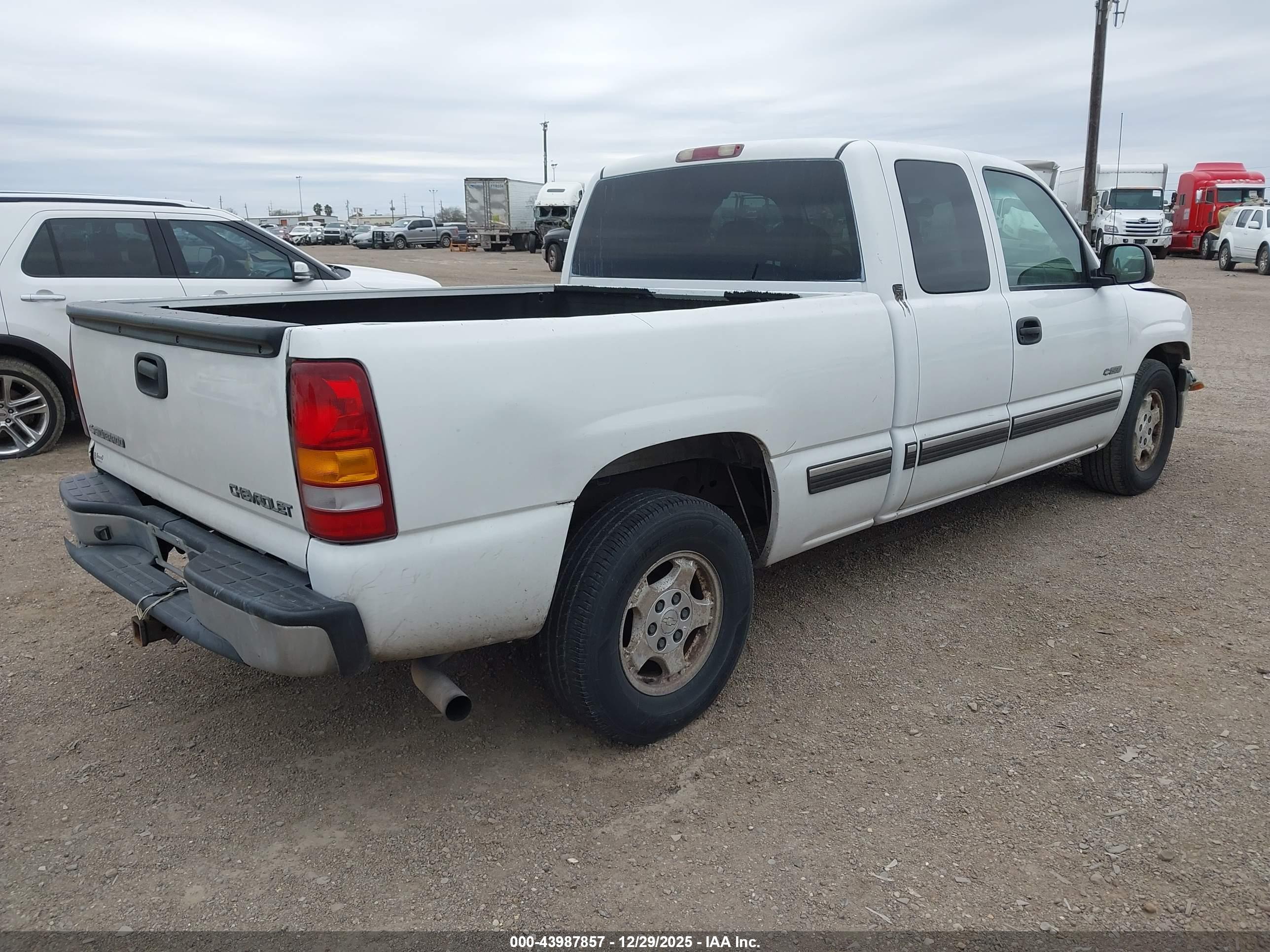 CHEVROLET SILVERADO image 4