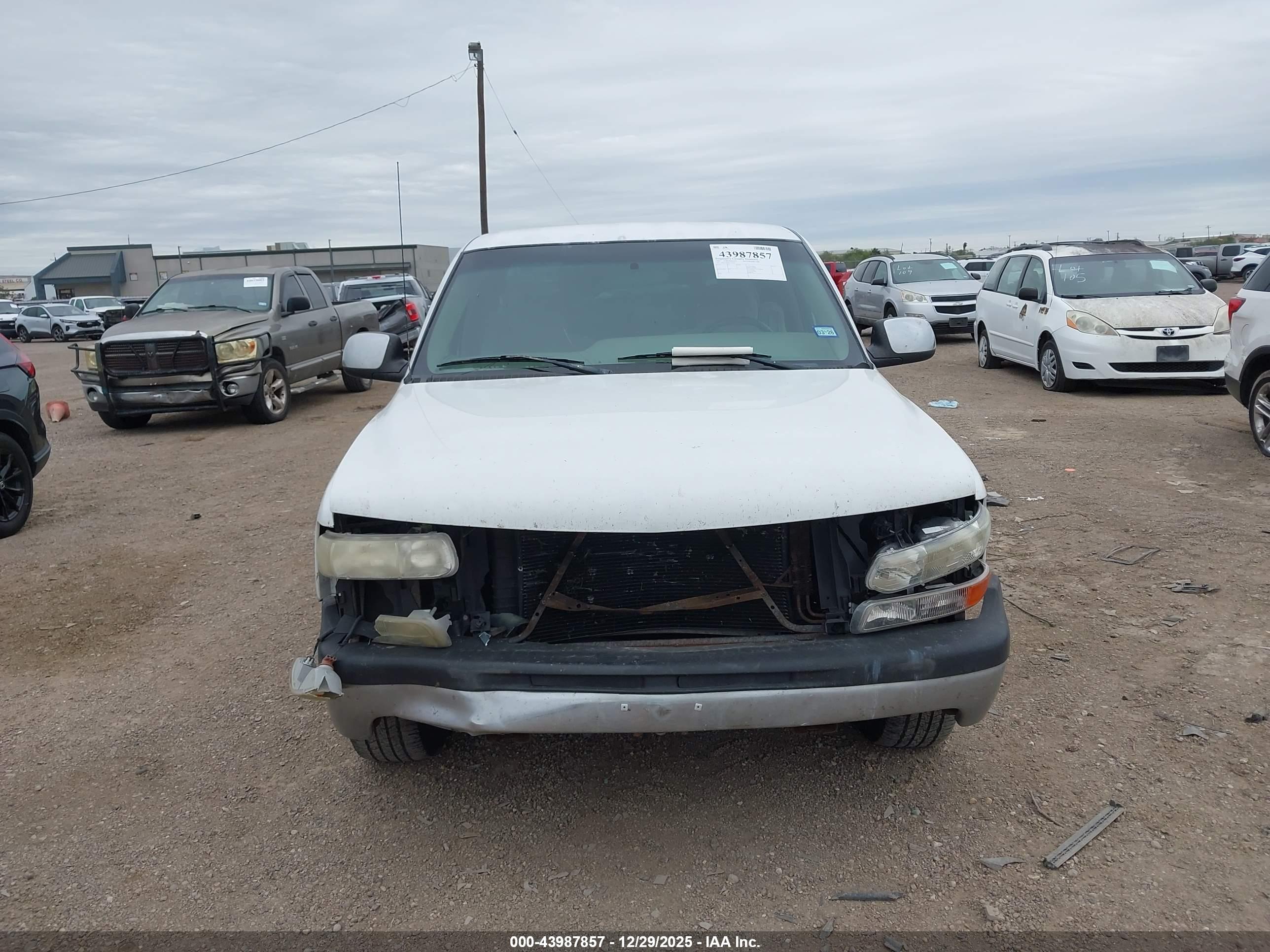 CHEVROLET SILVERADO image 6