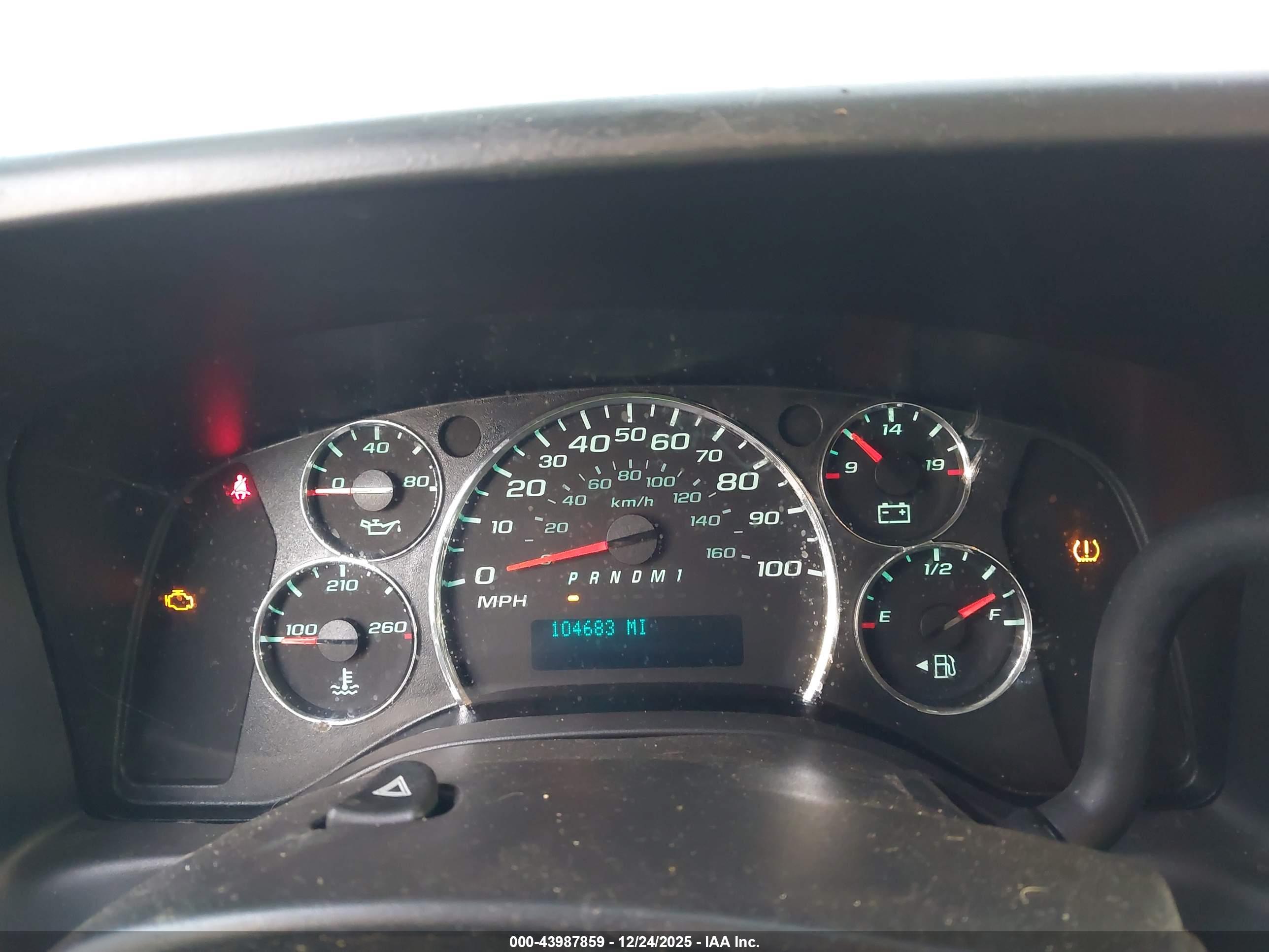 CHEVROLET EXPRESS image 6