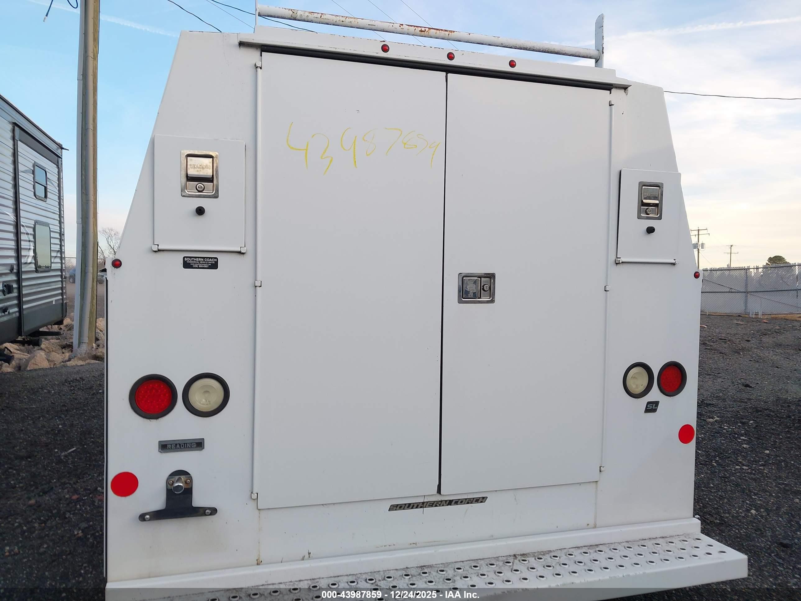 CHEVROLET EXPRESS image 7