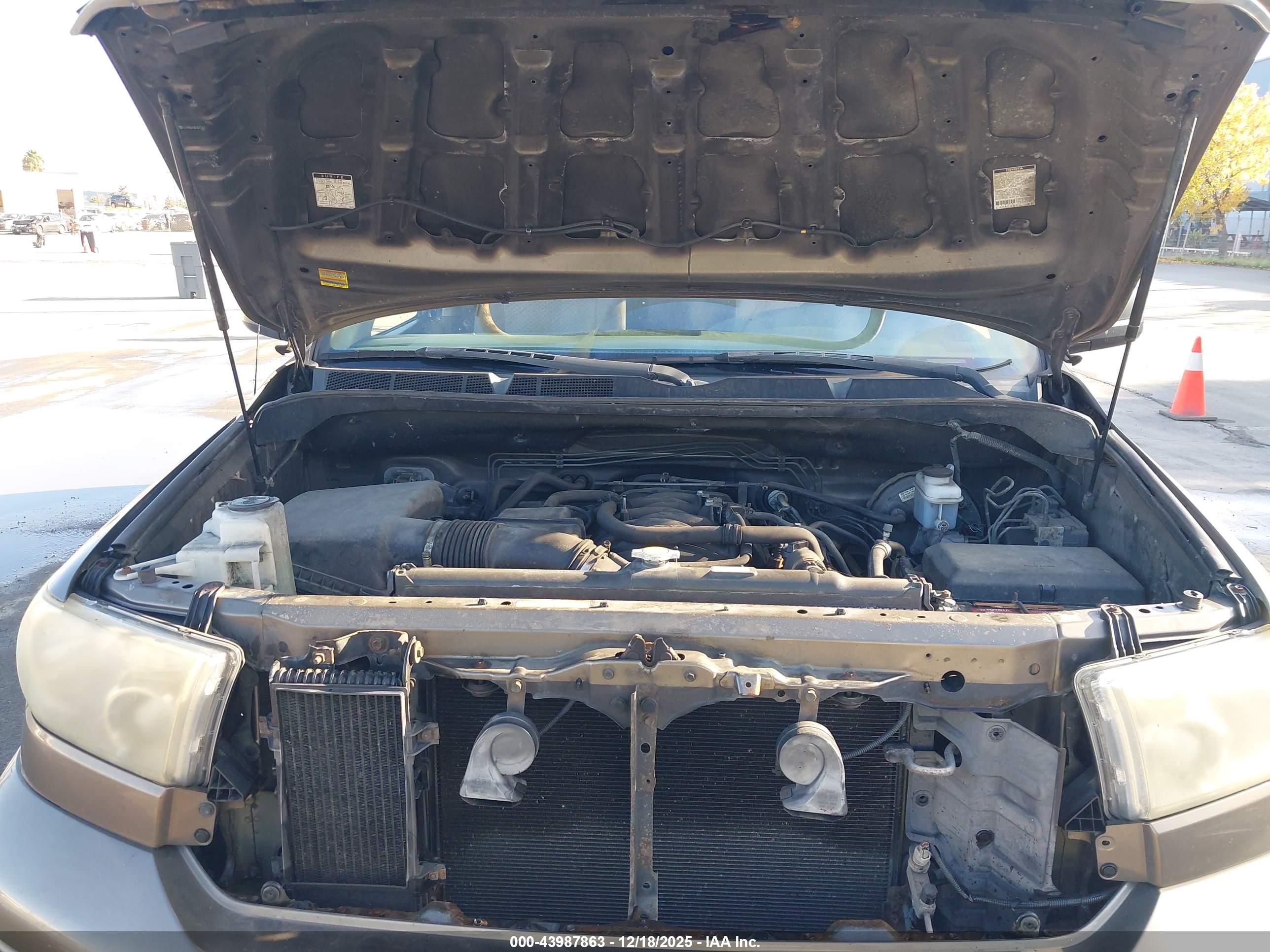 TOYOTA TUNDRA image 10