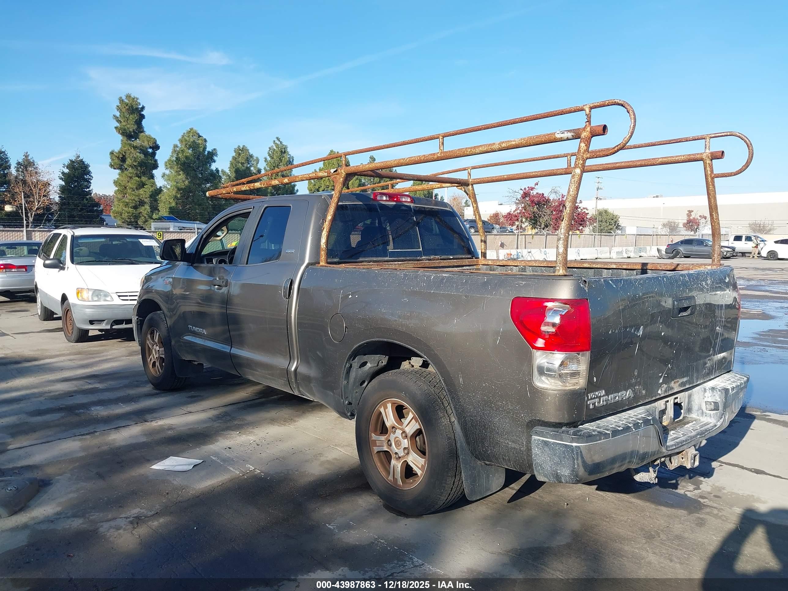 TOYOTA TUNDRA image 3