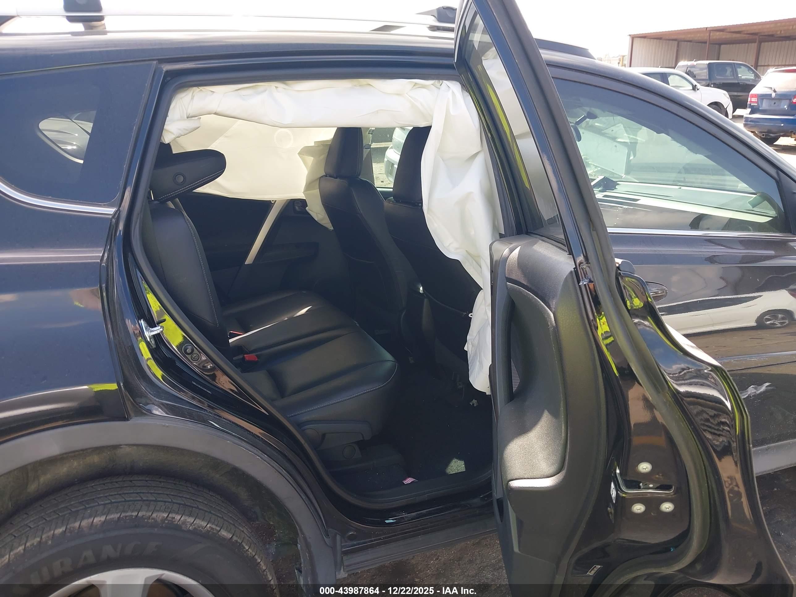 TOYOTA RAV4 image 8
