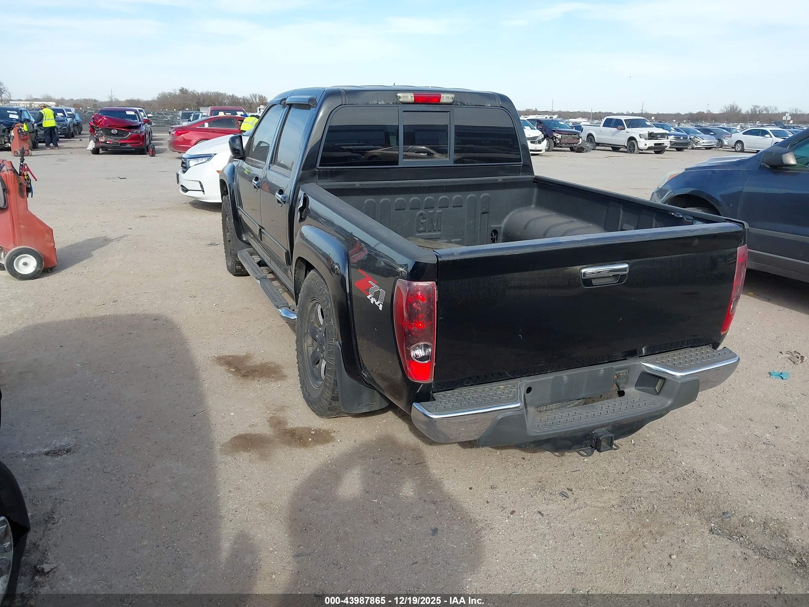 CHEVROLET COLORADO image 3