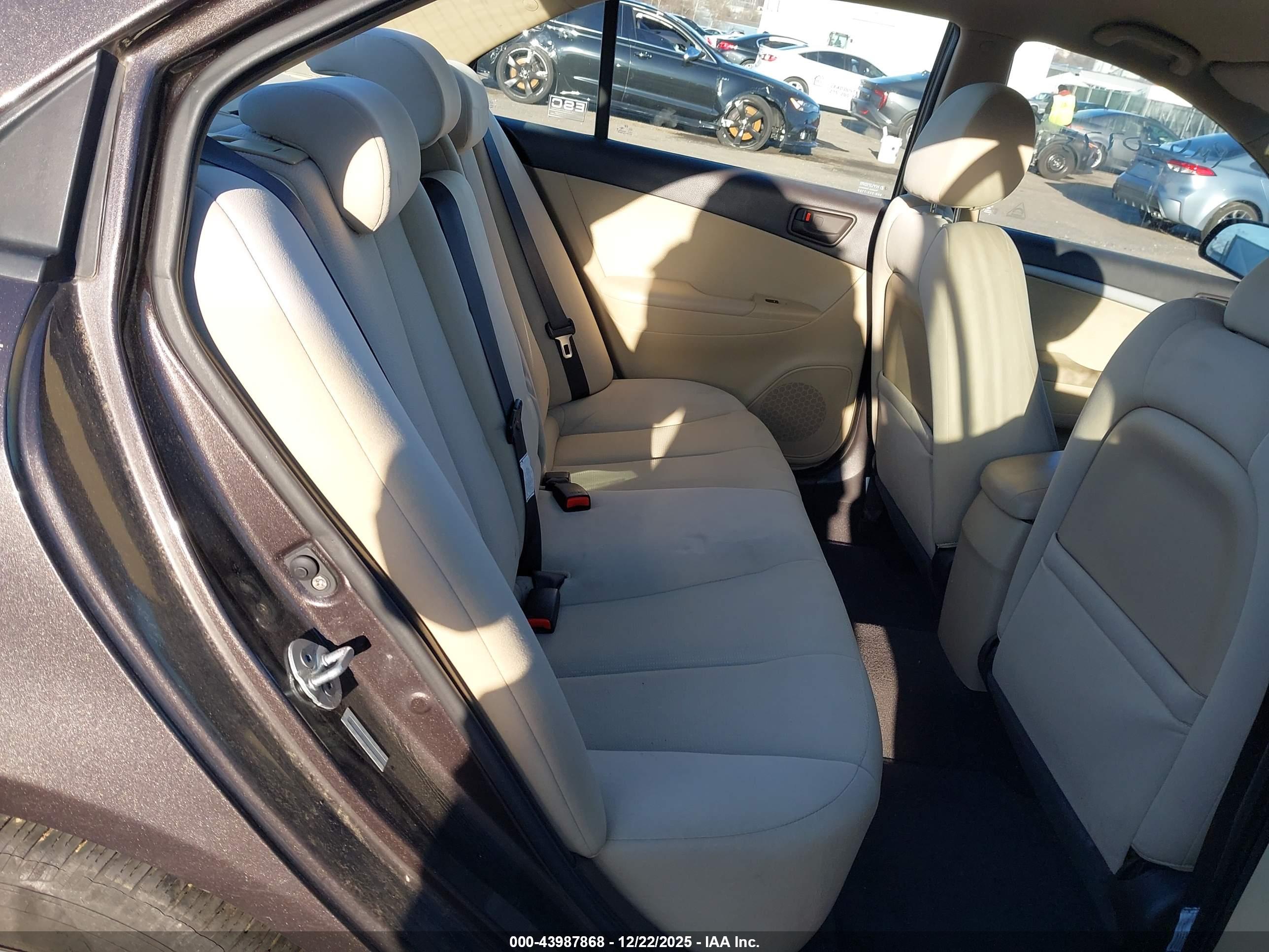 HYUNDAI SONATA image 8