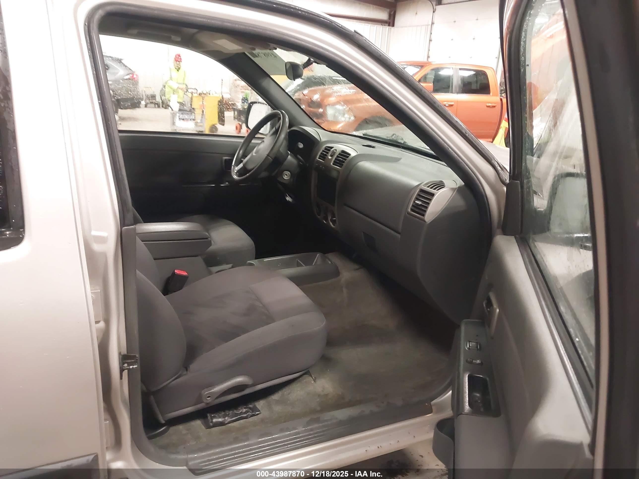 CHEVROLET COLORADO image 5