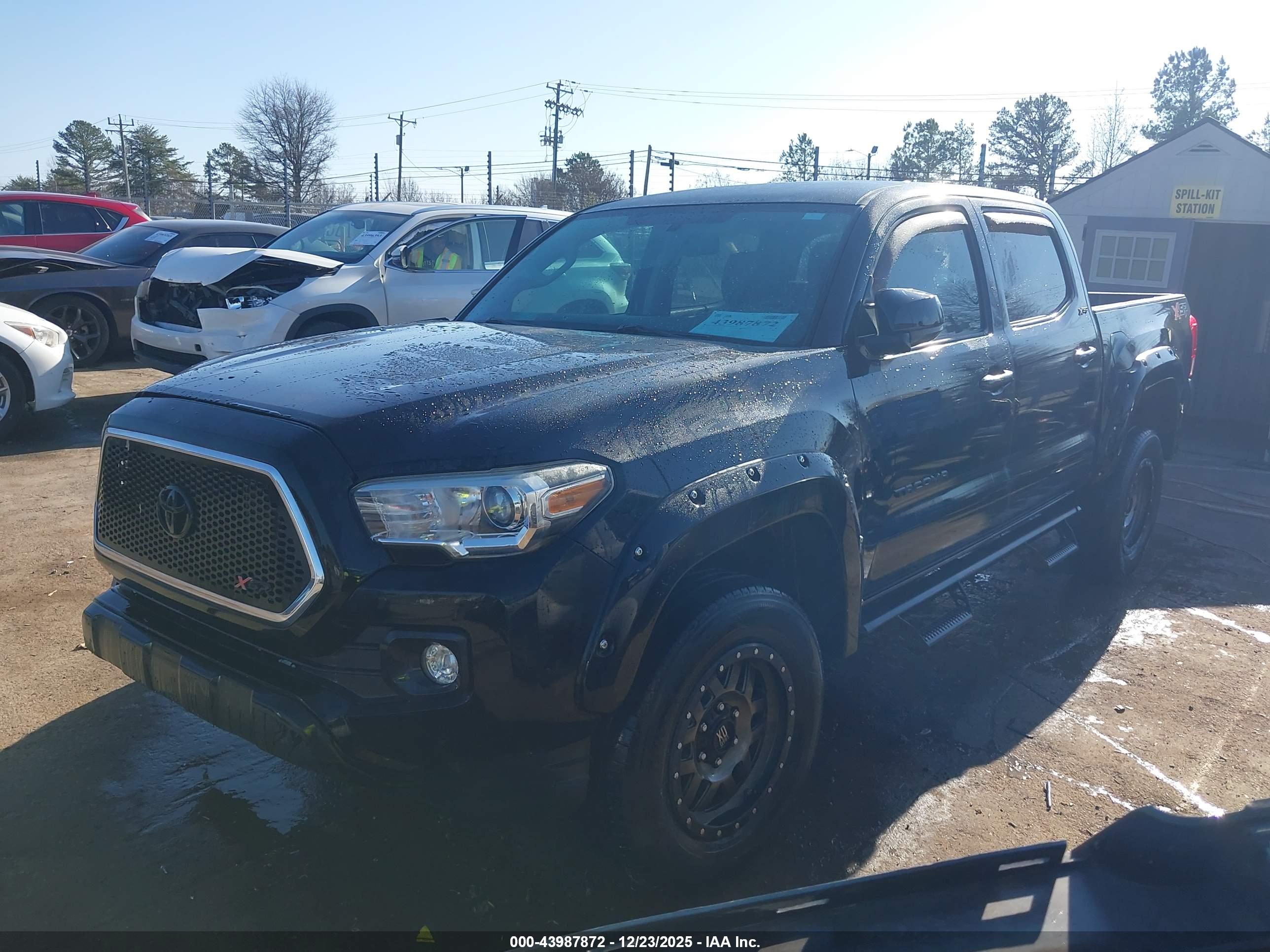 TOYOTA TACOMA image 2