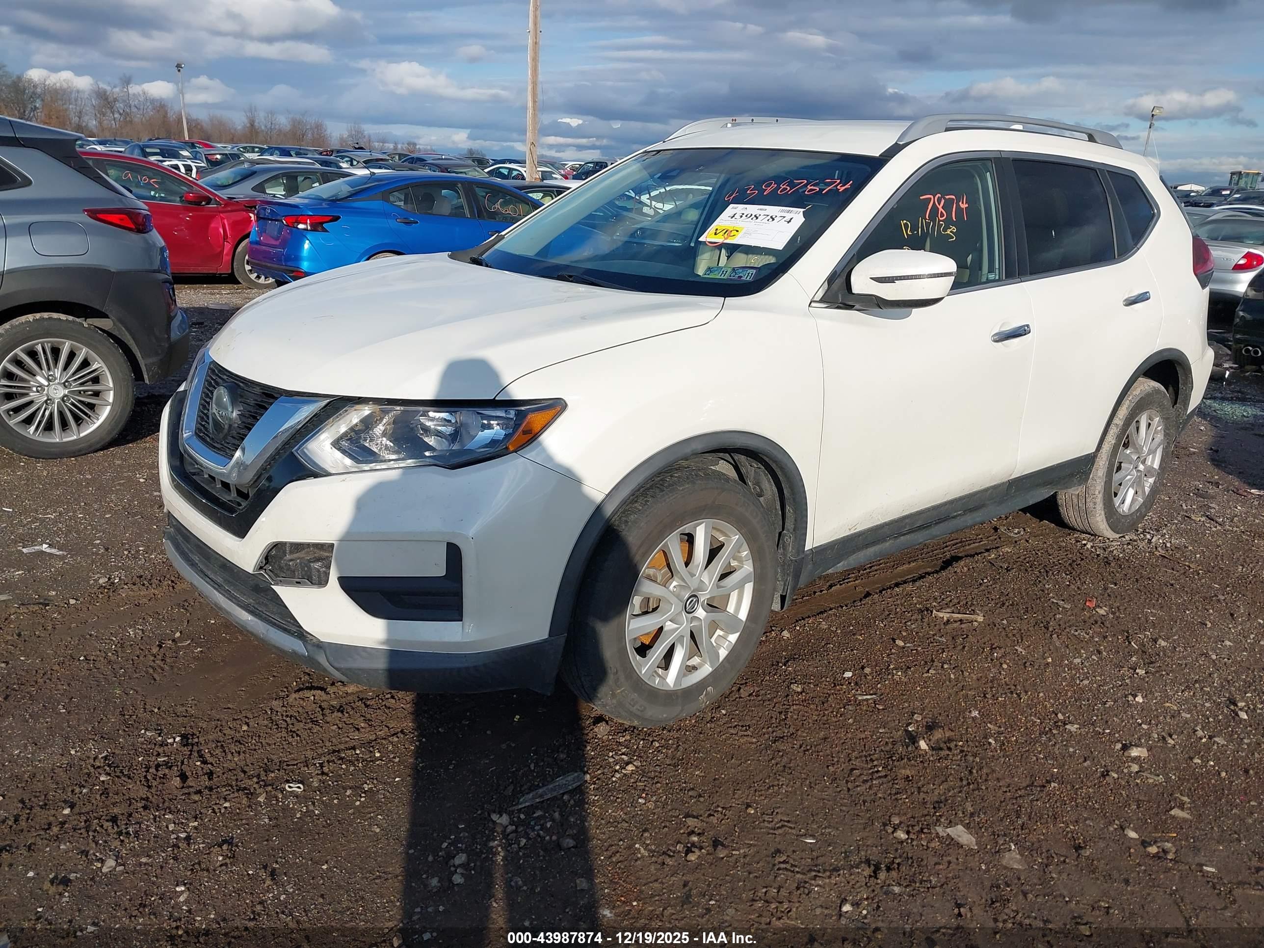 NISSAN ROGUE image 2