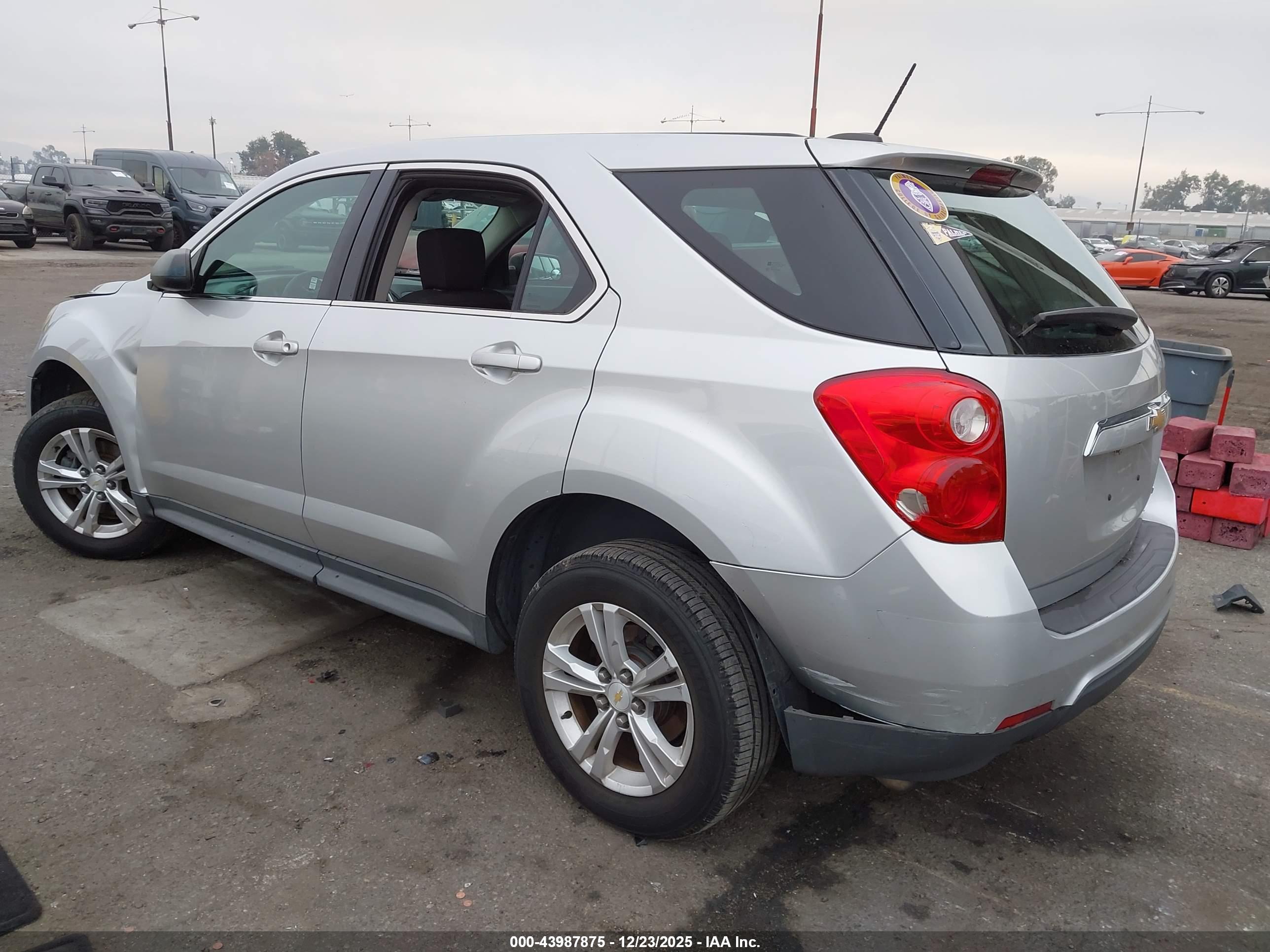 CHEVROLET EQUINOX image 3