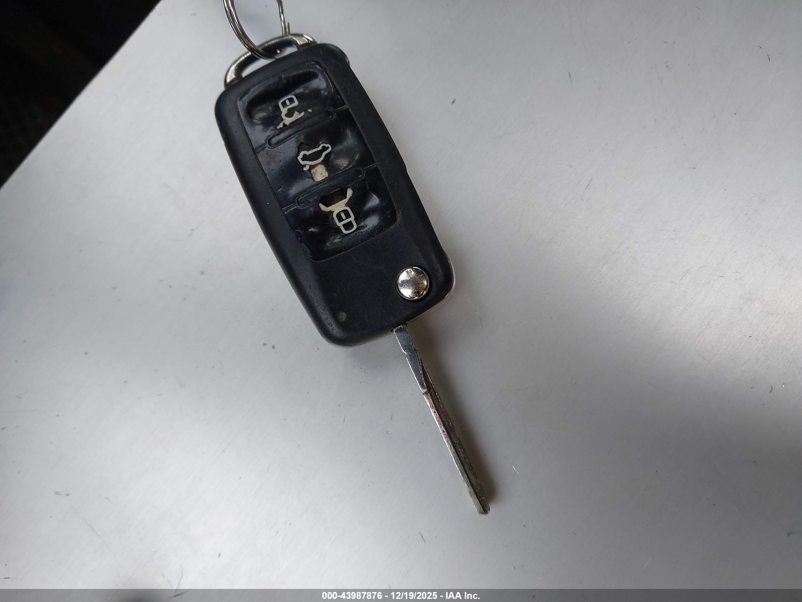 VOLKSWAGEN PASSAT image 11