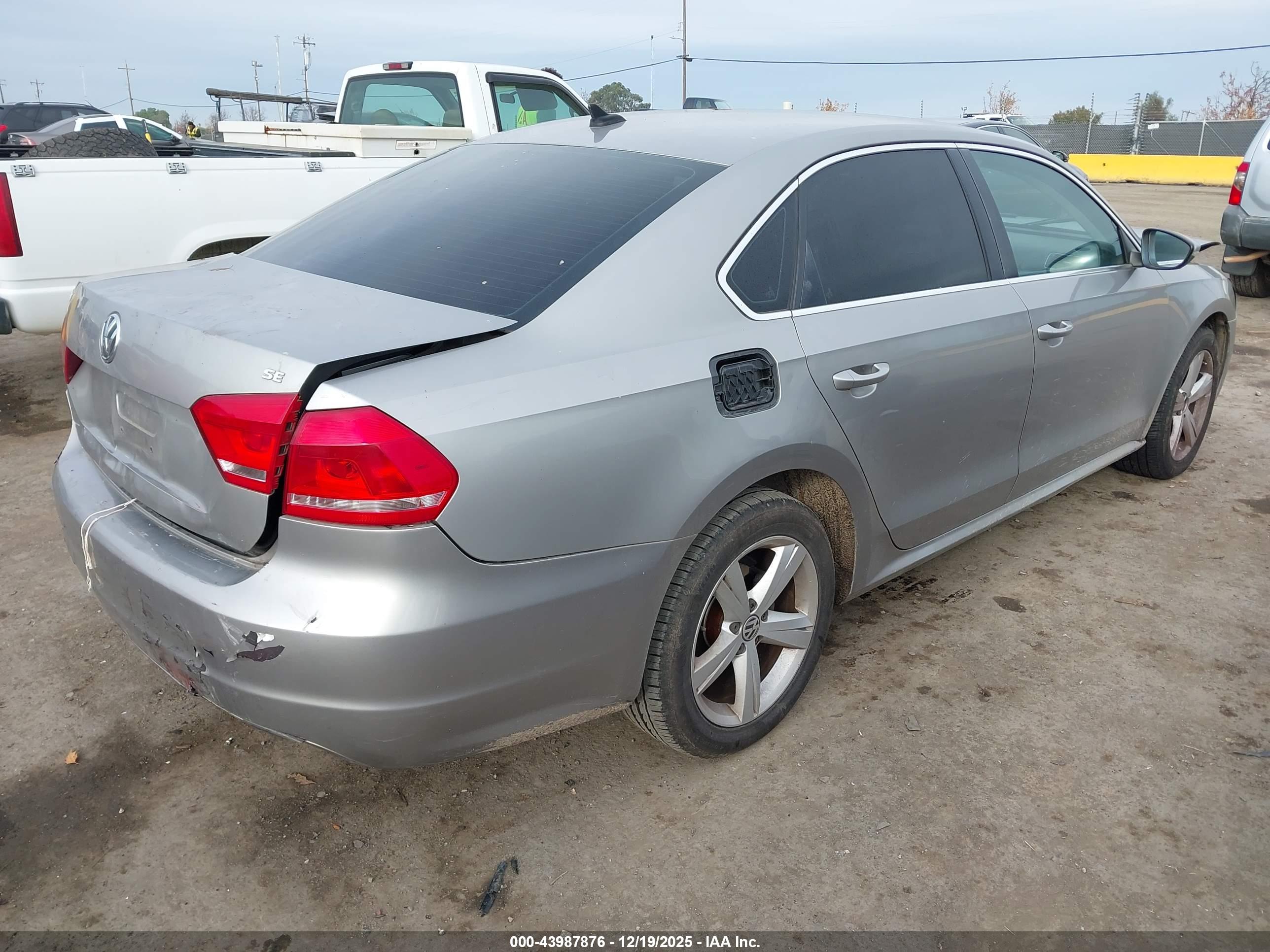 VOLKSWAGEN PASSAT image 4