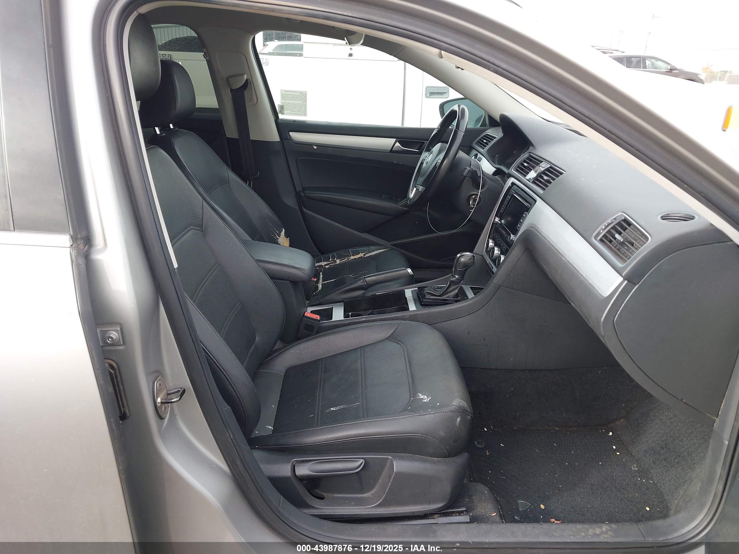 VOLKSWAGEN PASSAT image 5