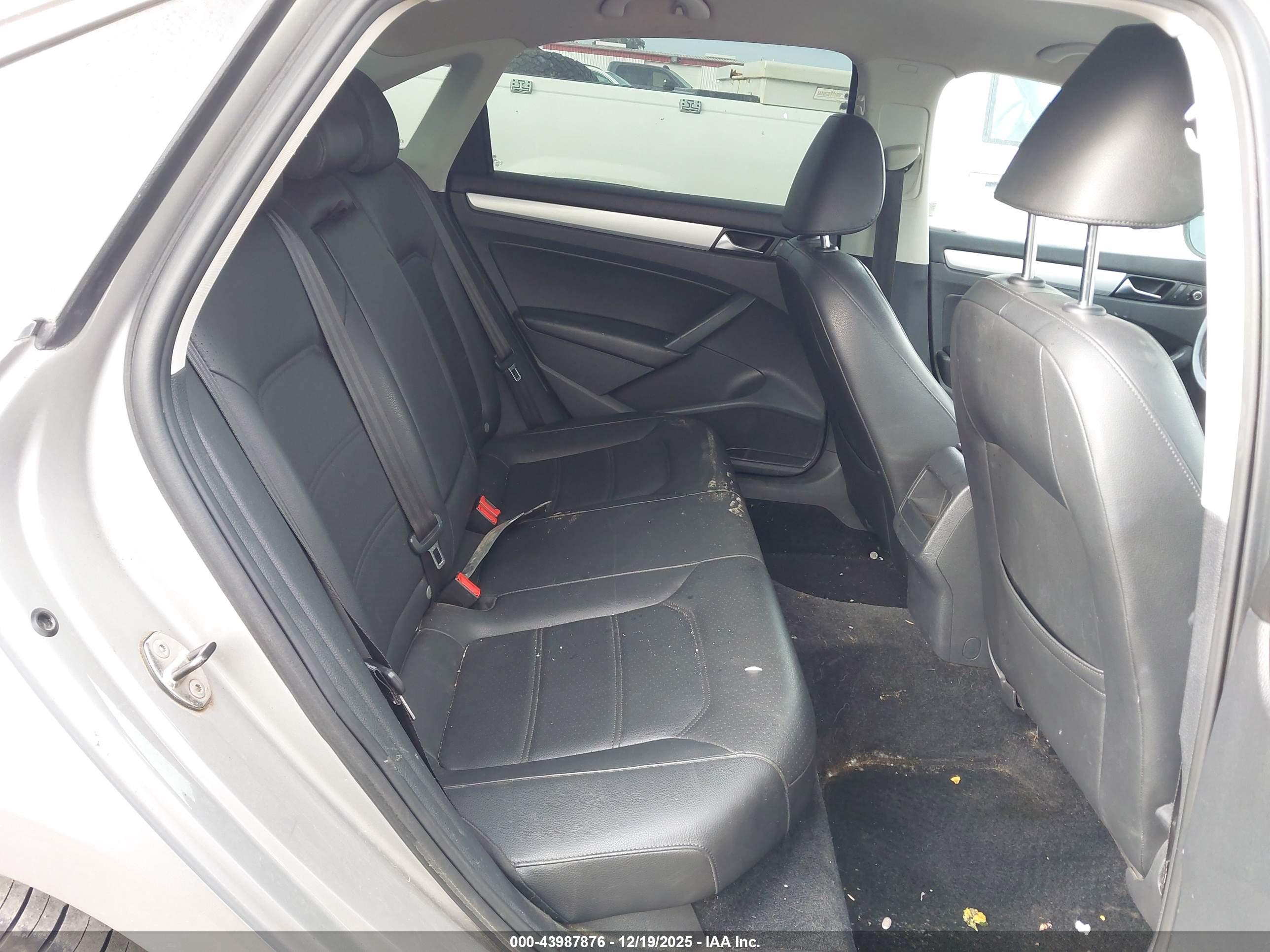 VOLKSWAGEN PASSAT image 8
